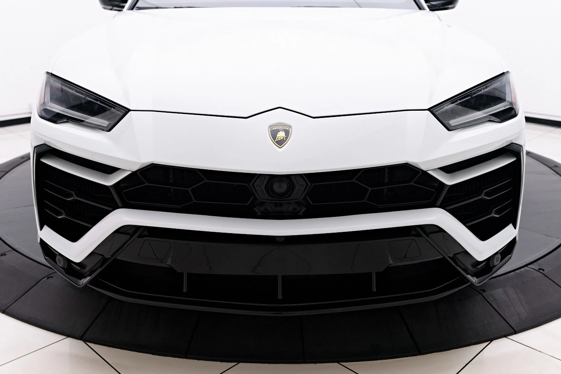 mph017_3646520334_Used_2022_Lamborghini_Urus_Base_1758404789_48604e8916