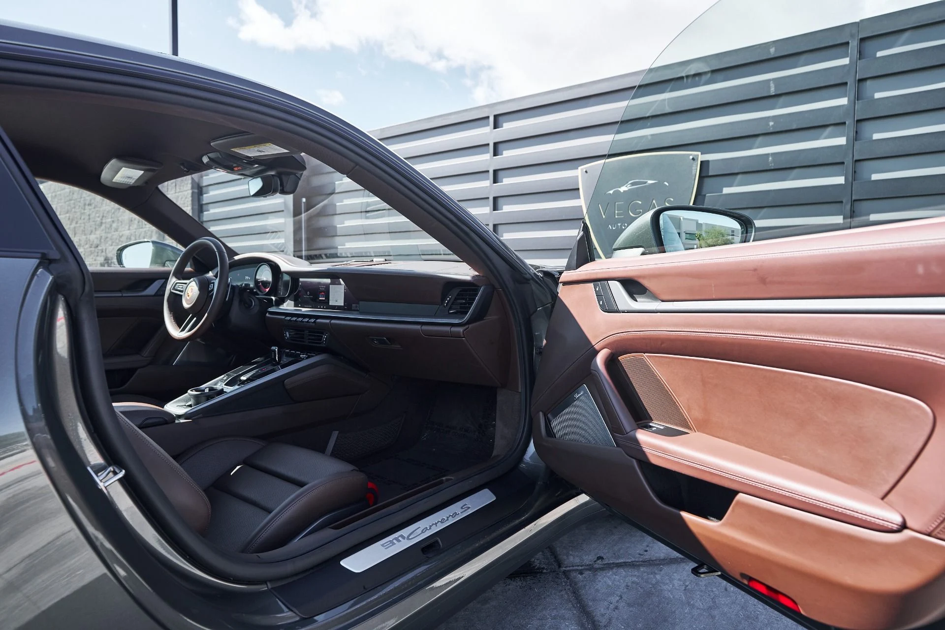 mph017_3650848799_Used_2022_Porsche_911_Carrera_S_1760208045_a738f3aff5