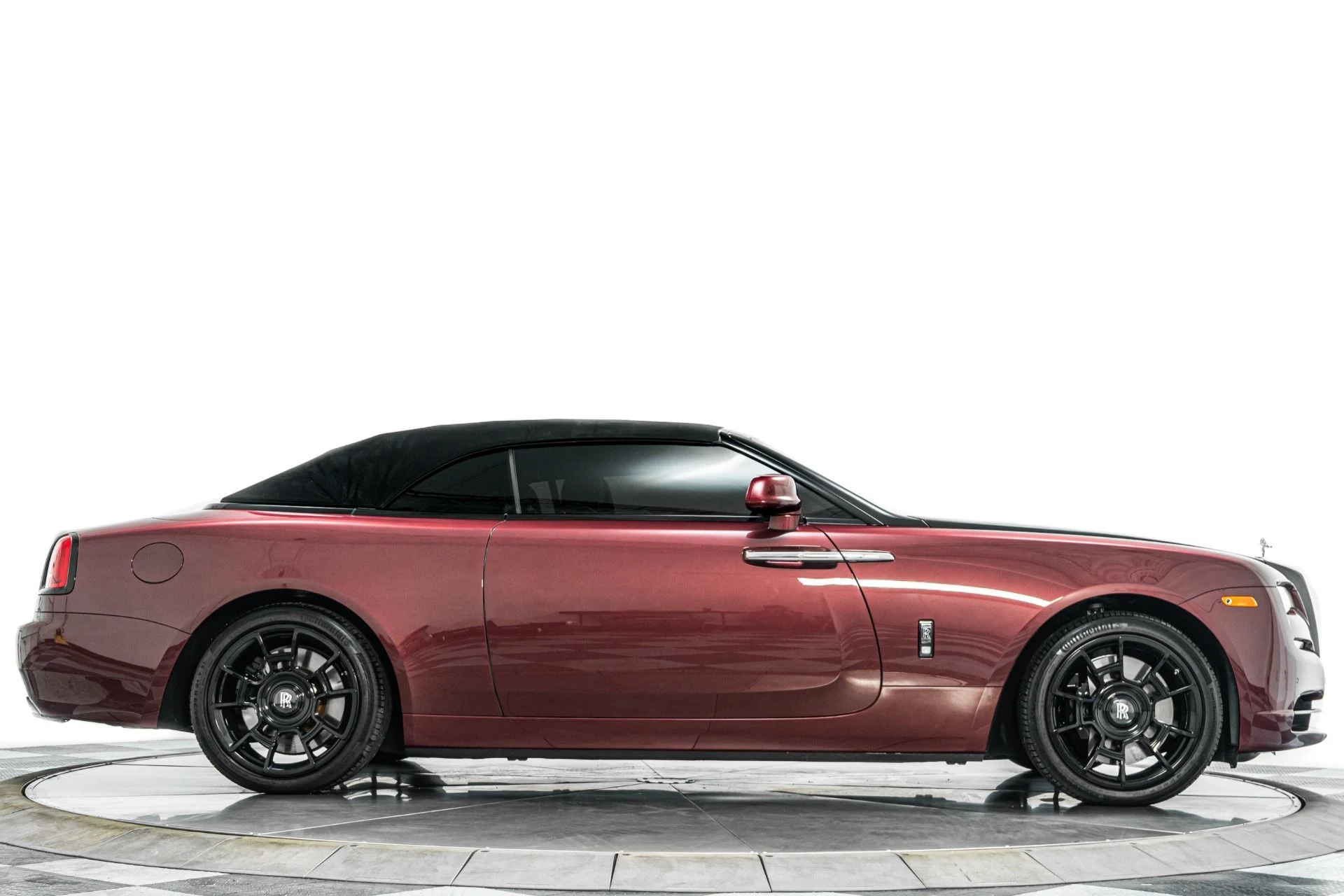 mph017_3669459244_Used_2019_Rolls_Royce_Dawn_Black_Badge_1773693933_15ae195a85