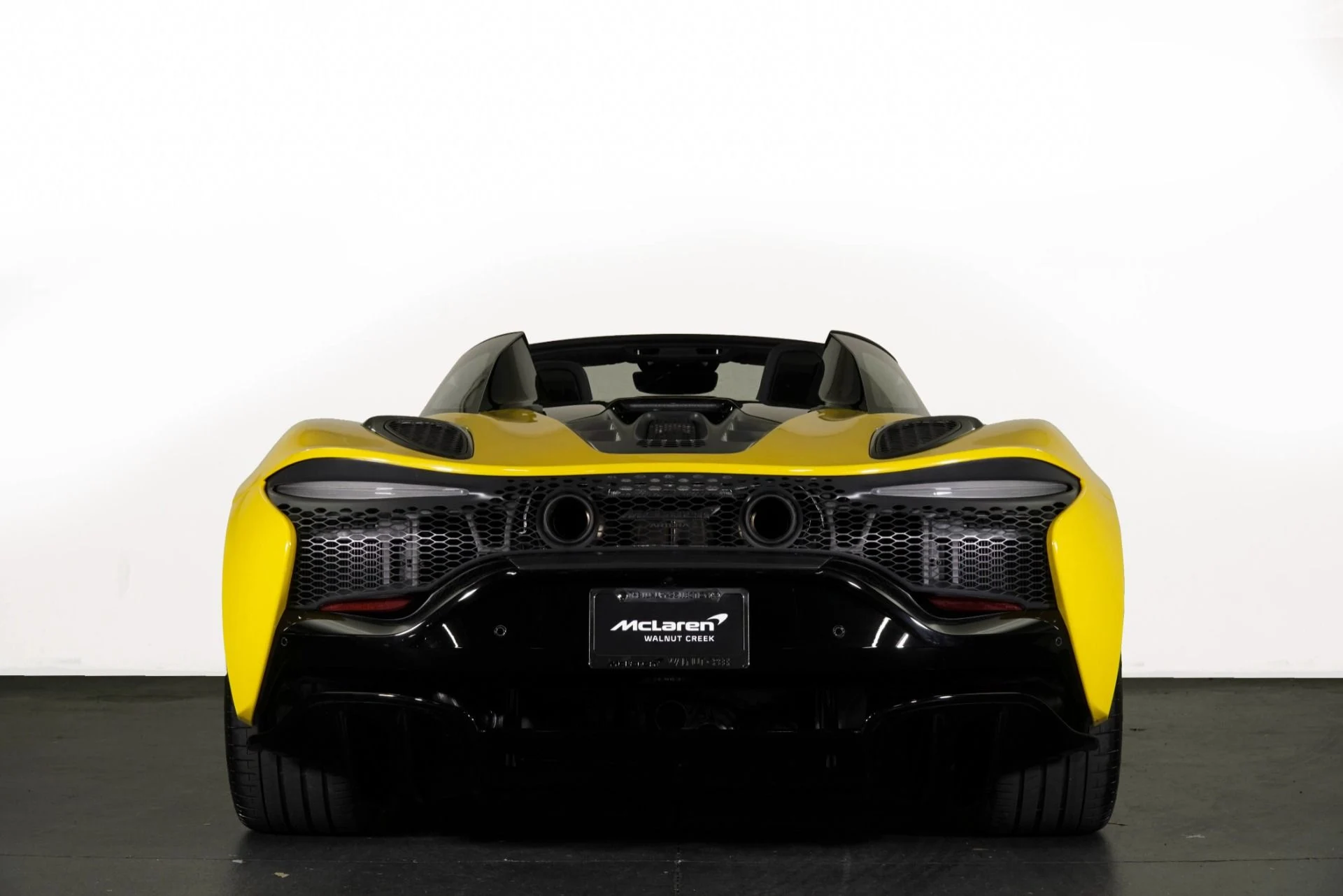 mph017_3672463873_Used_2025_Mc_Laren_Artura_Spider_1768807738_cde2cebf9c