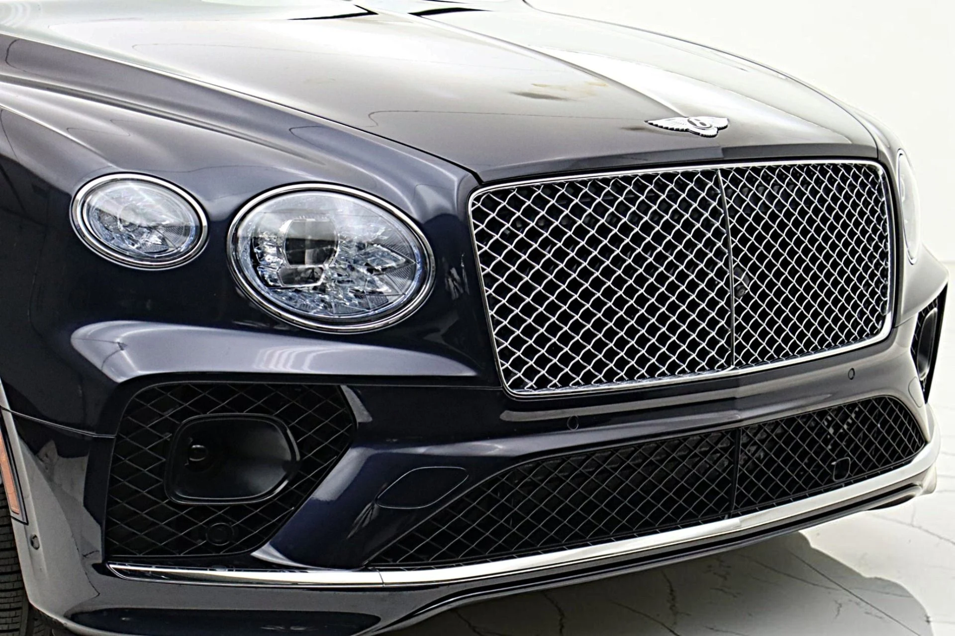 mph017_3672647899_Used_2023_Bentley_Bentayga_V8_fa660407d1