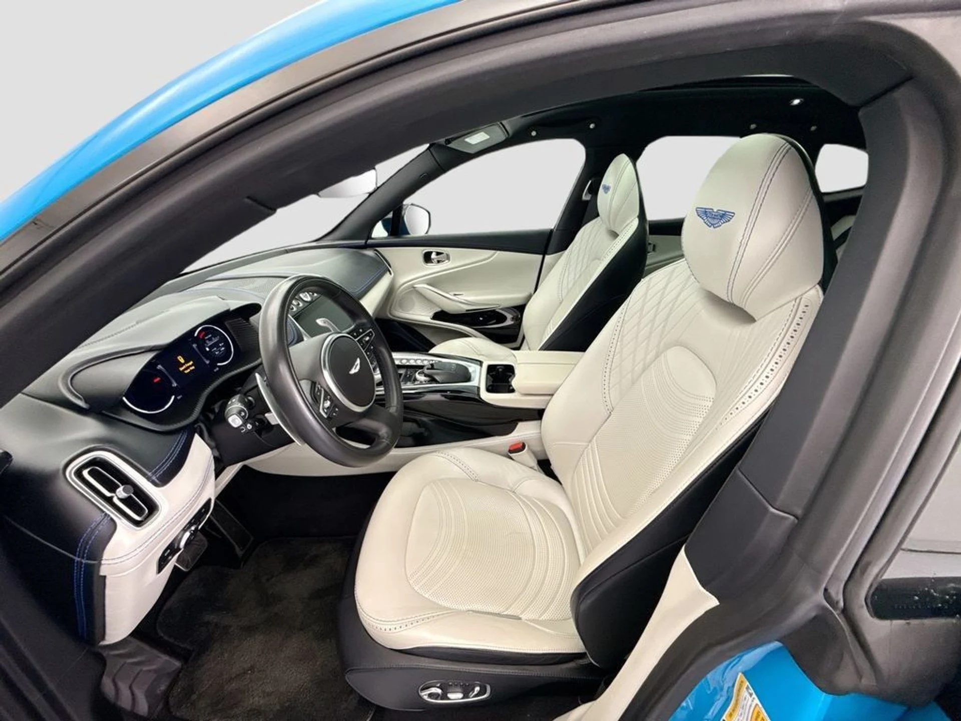 mph017_3675337719_used_2022_aston_martin_dbx_awd_8119_23031859_18_1024_04455a4e95
