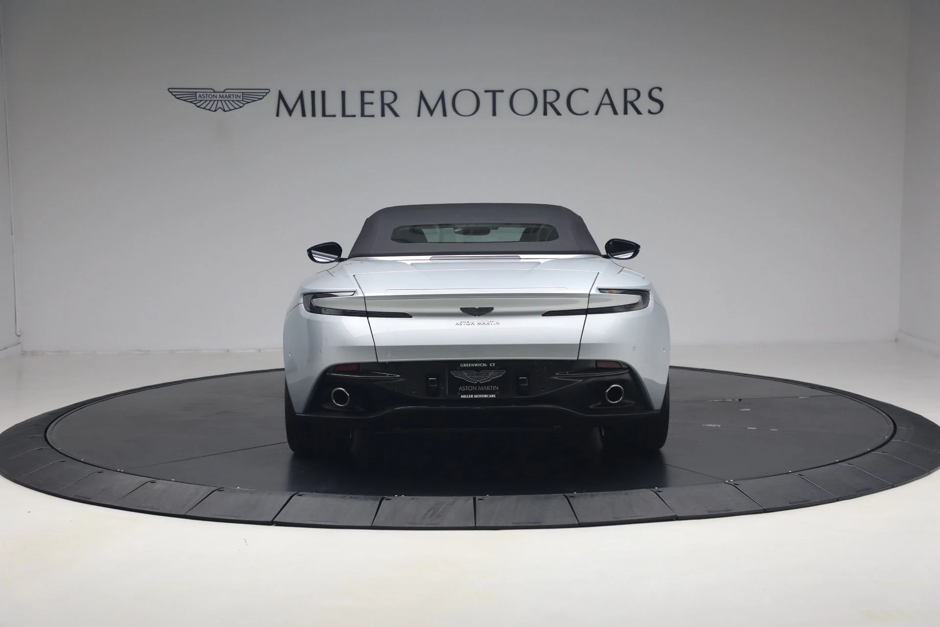 mph017_3675516245_Used_2019_Aston_Martin_DB_11_Volante_1781362219_4f573fef58