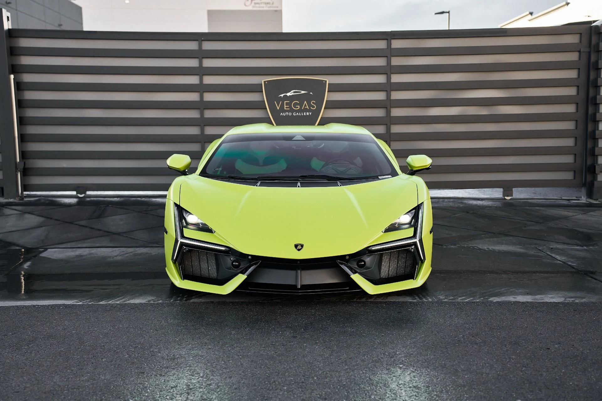 mph017_3683881414_Used_2024_Lamborghini_Revuelto_1763604703_5abe130a7c