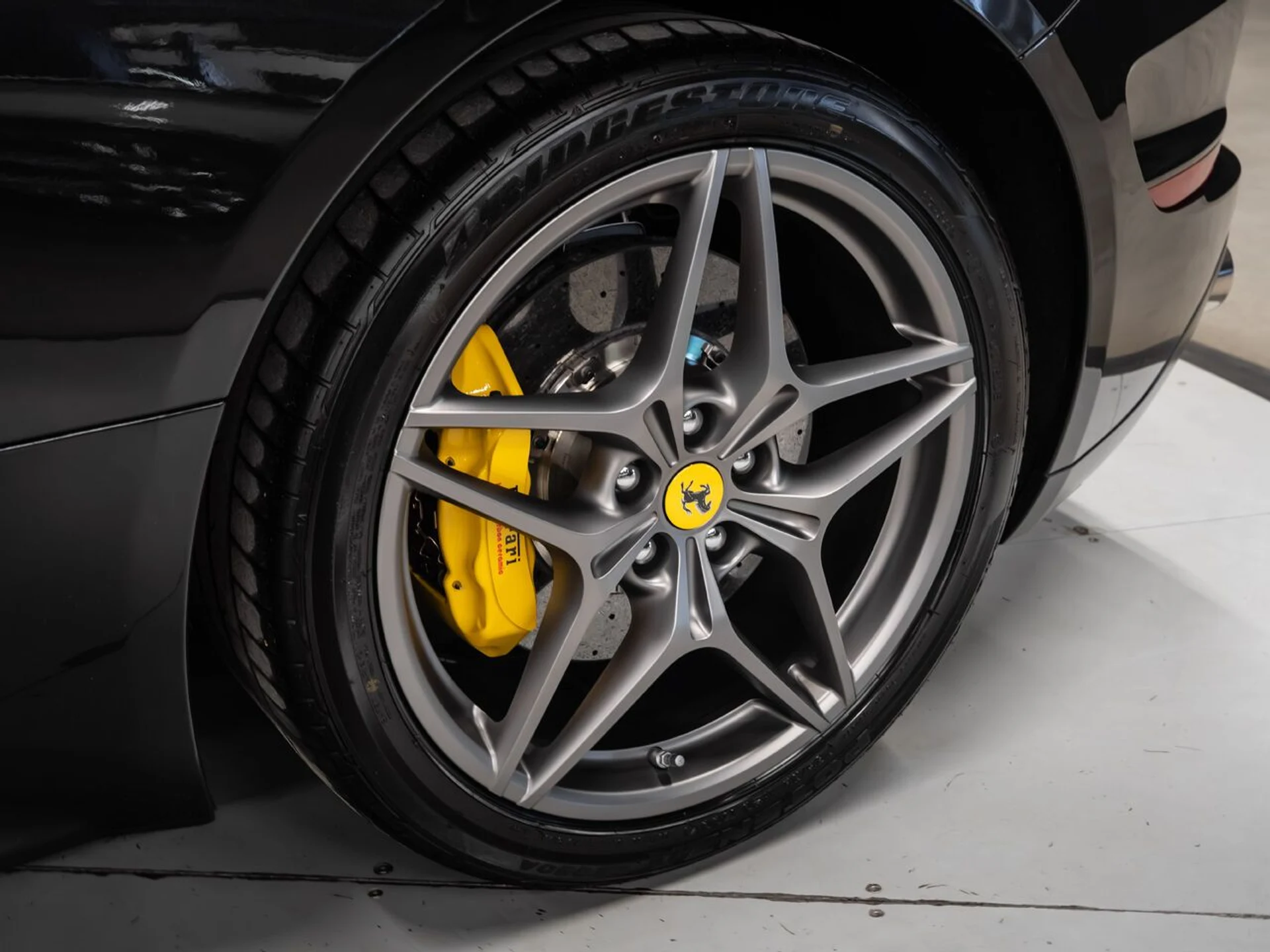 mph017_3687467820_ferrari_california_2015_24a4a0b0d5