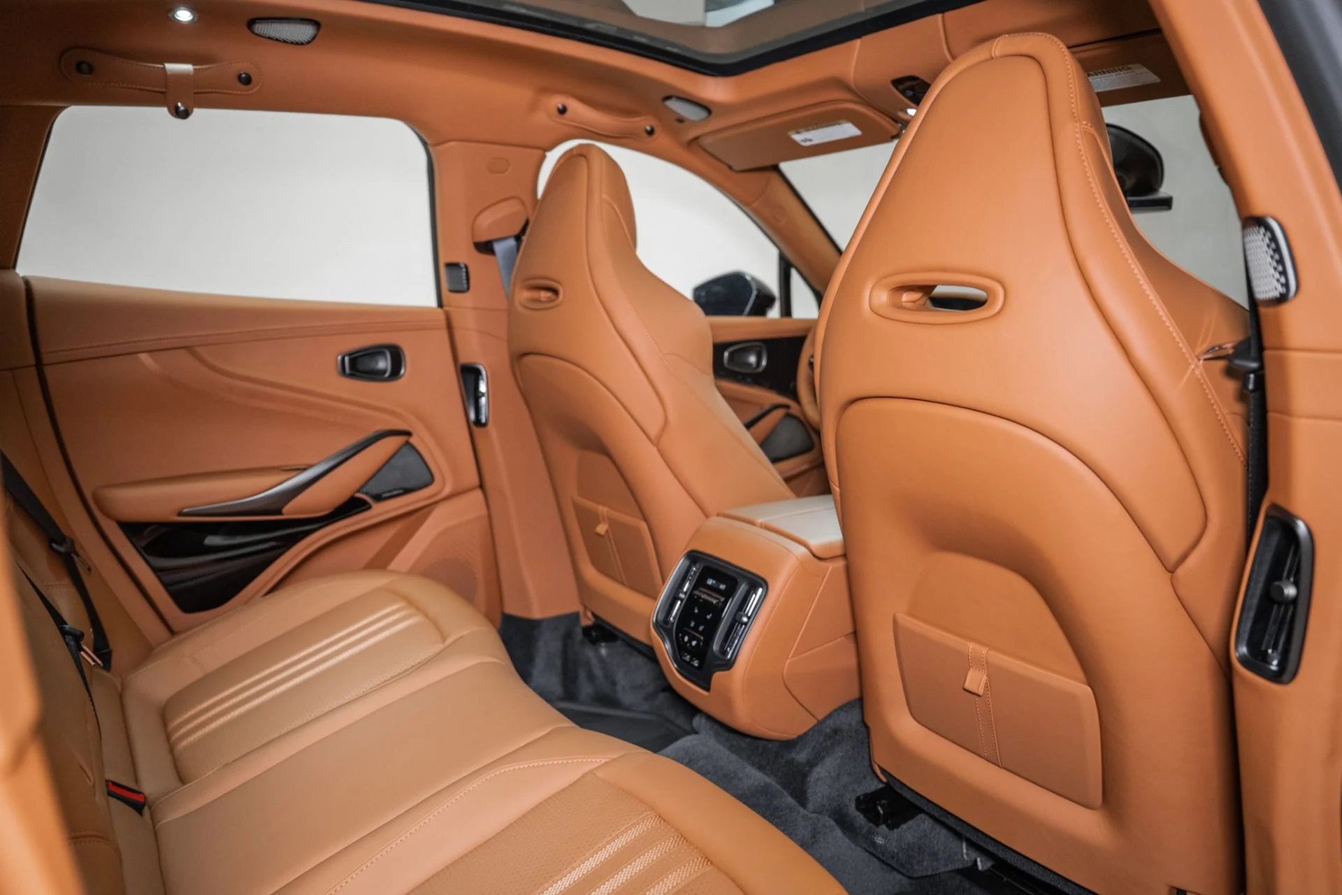 mph017_3690908465_New_2026_ASTON_MARTIN_DBX_707_1759283914_51d93bfc15