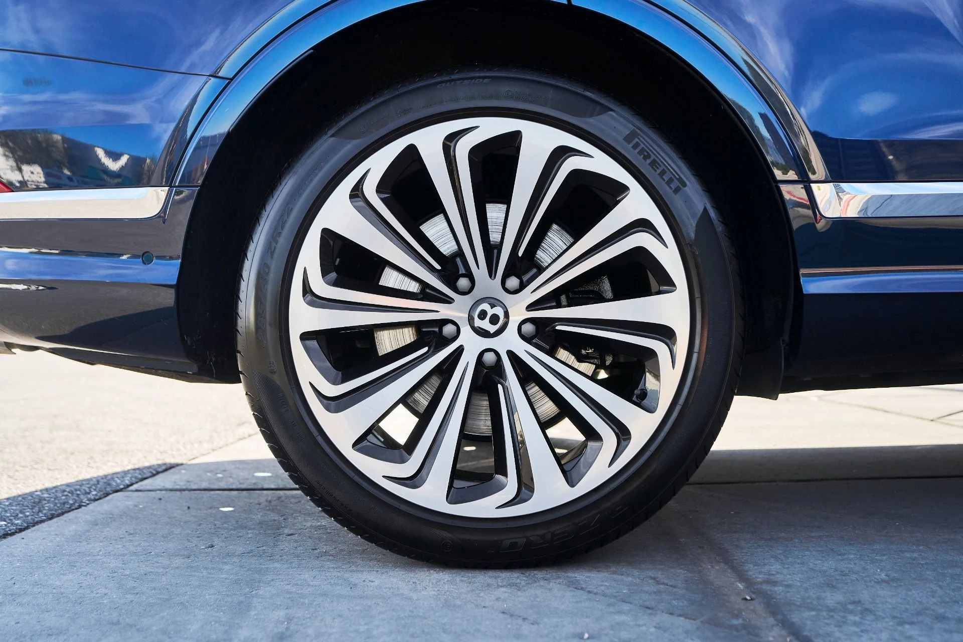 mph017_3735249154_Used_2021_Bentley_Bentayga_V8_1764208971_650a71702a