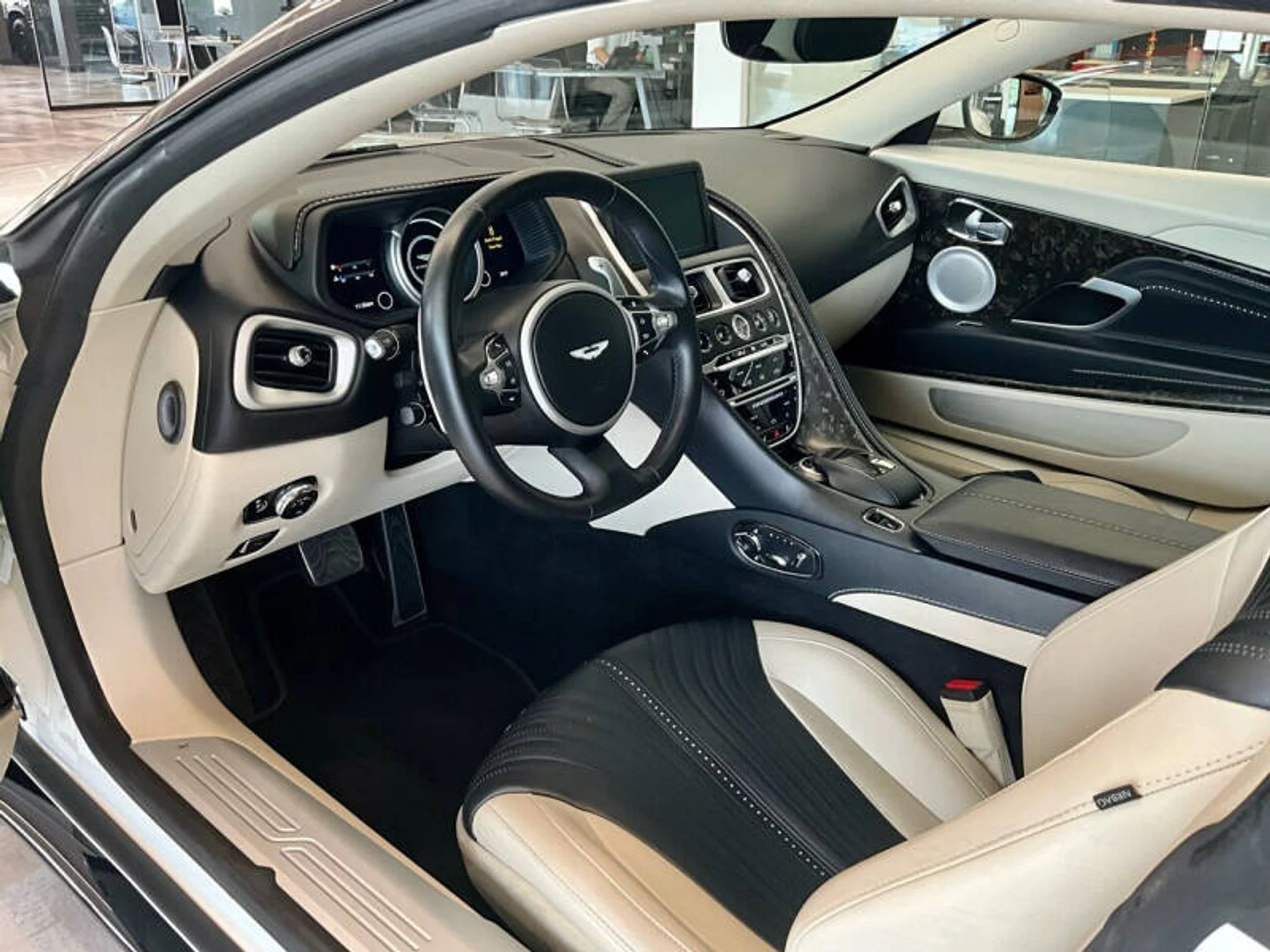 mph017_3752249315_2018_aston_martin_db11_v12_2dr_coupe_a4e0c58b99