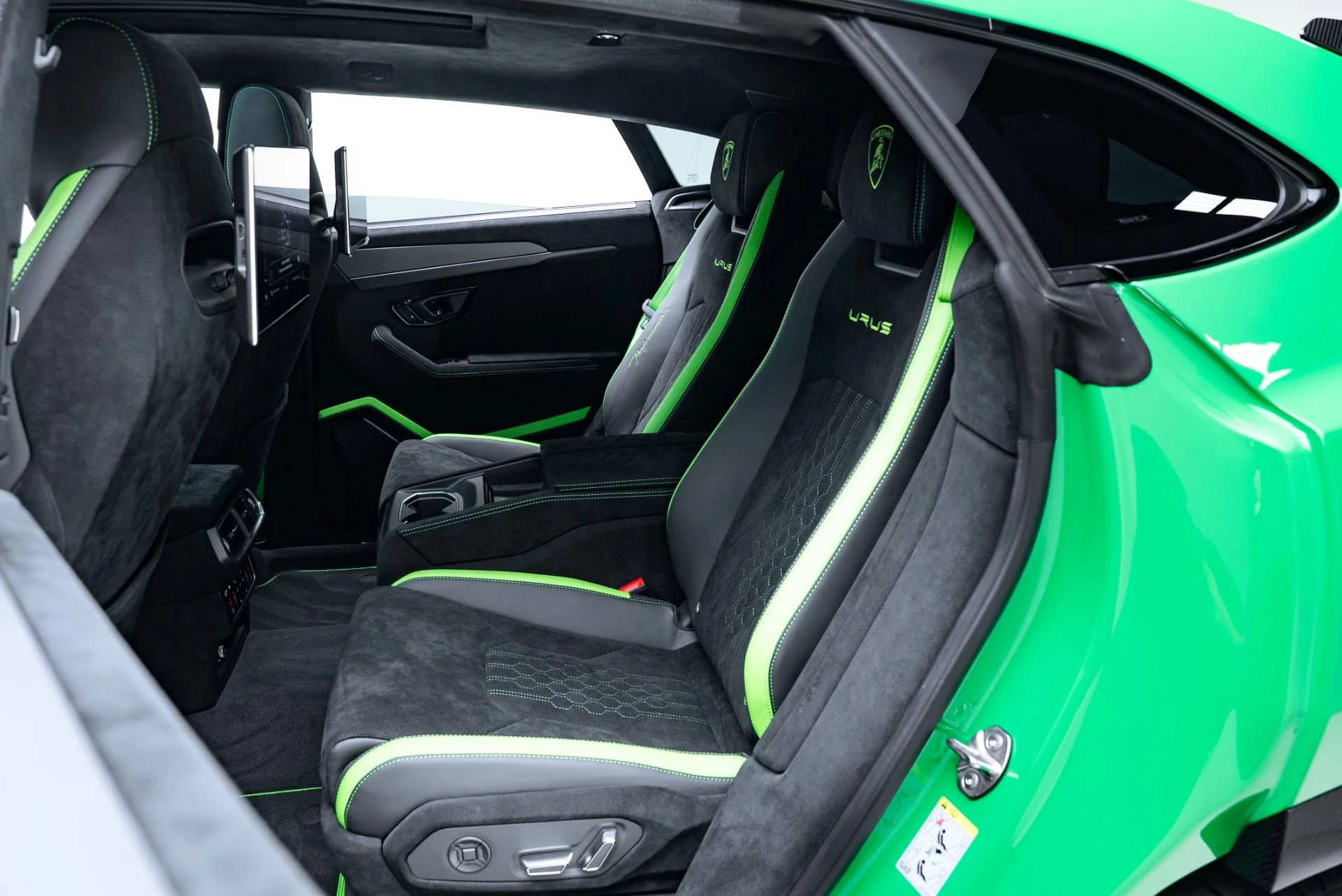 mph017_3764205636_Used_2023_Lamborghini_Urus_Performante_1776122836_a02a6cbdf9