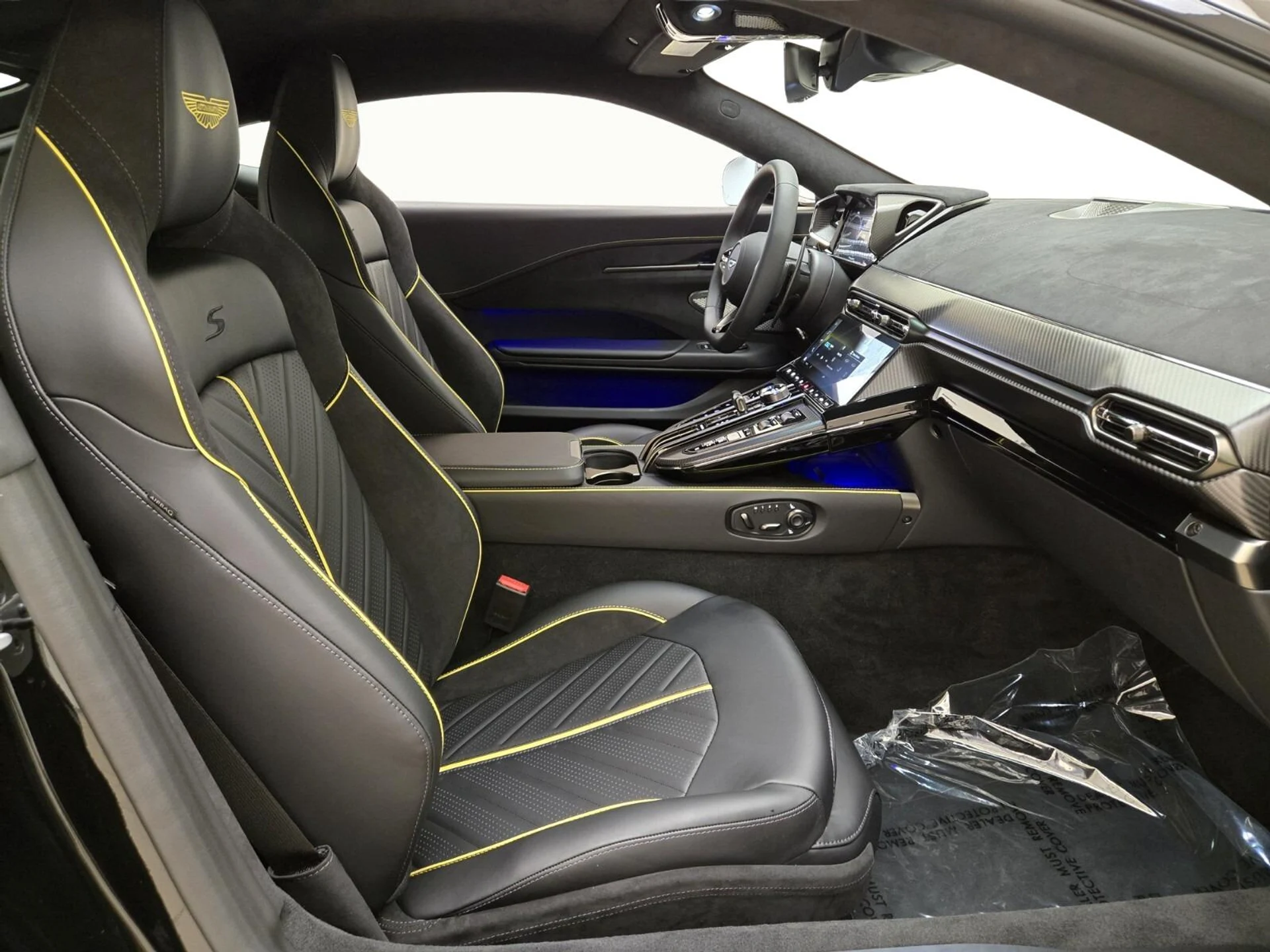 mph017_3771050943_New_2026_Aston_Martin_Vantage_S_1775539079_ebf72aacbe