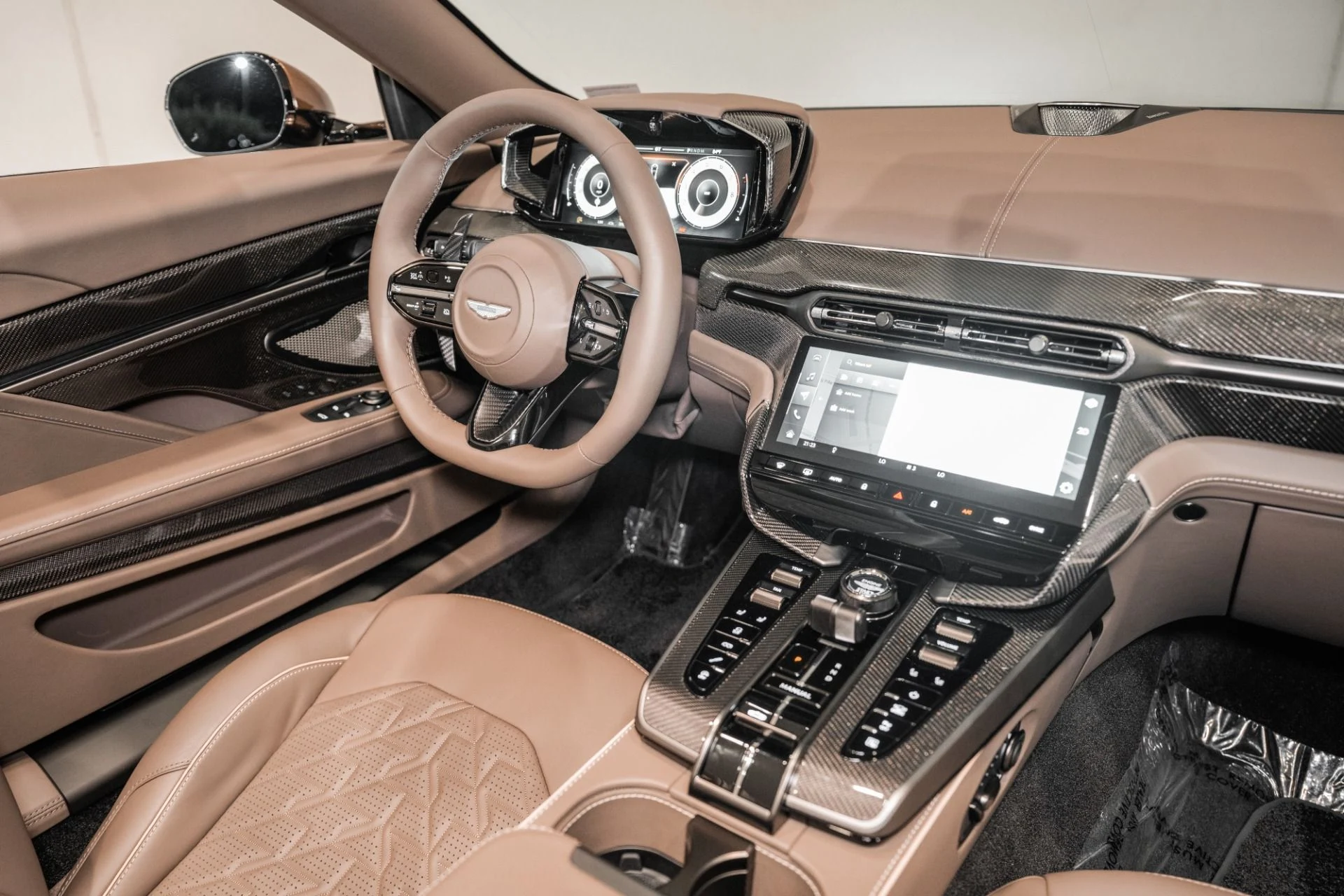 mph017_3771271173_New_2026_Aston_Martin_Vanquish_Volante_1783526001_b04fa9b13a