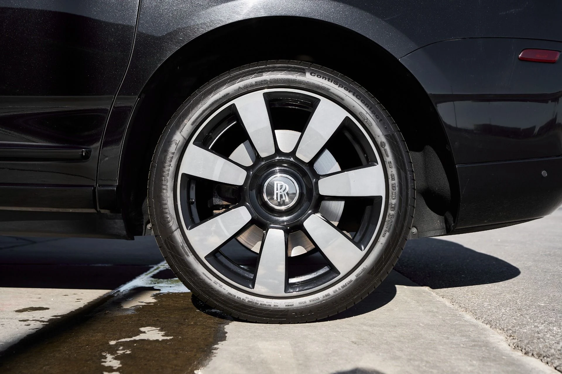 mph017_3771837202_Used_2019_Rolls_Royce_Cullinan_Base_1764382657_1eb2dd4e95