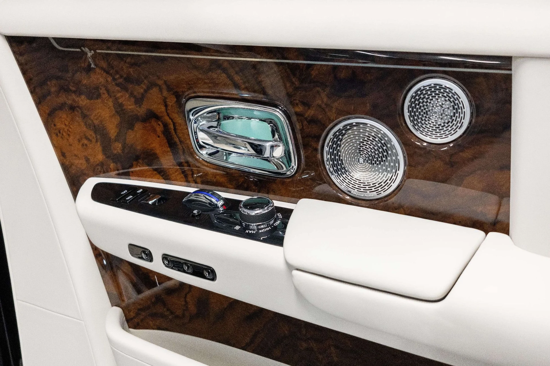 mph017_3772331291_4e9b74a9_3ef6_4a64_85d9_21b7ae8d7b47_202420_Rolls_Royce20_Phantom20_Extended20_Wheelbase2028_SCATT_8_C02_RU_22331429_17_d9a356106f