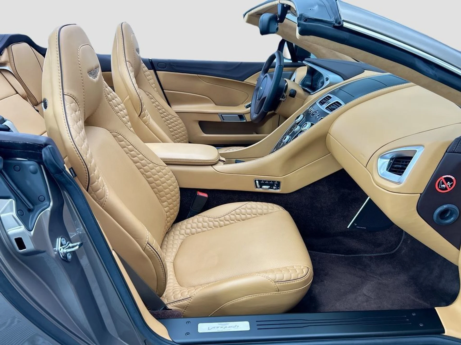 mph017_3779531713_used_2017_aston_martin_vanquish_volante_8119_22986074_18_1024_0942fa6cbc