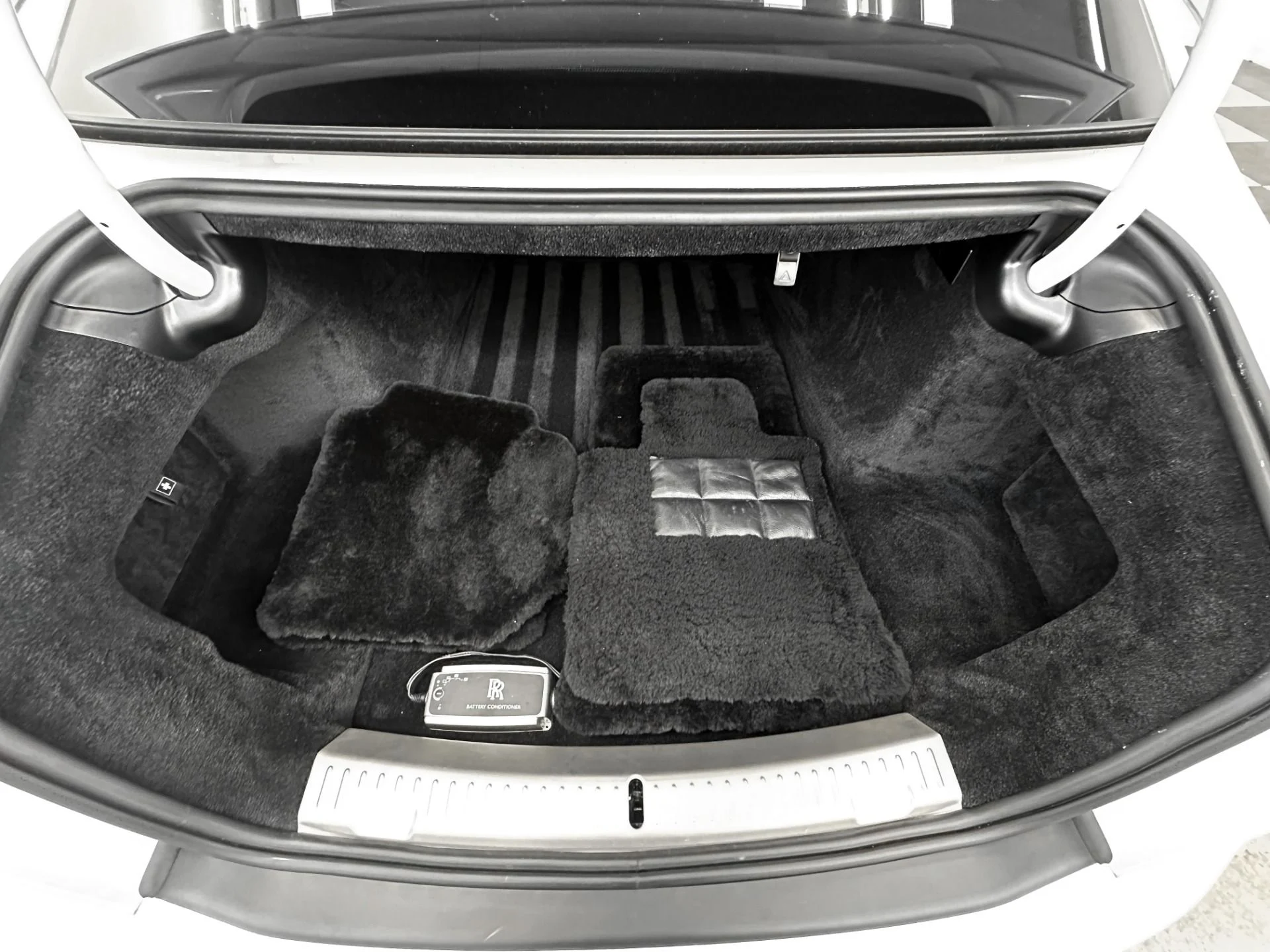 mph017_3780027878_Used_2021_Rolls_Royce_Ghost_The_GHOST_Package_Bespoke_Audio_Rear_Seat_Entertainment_1772048409_ce99a07c2c