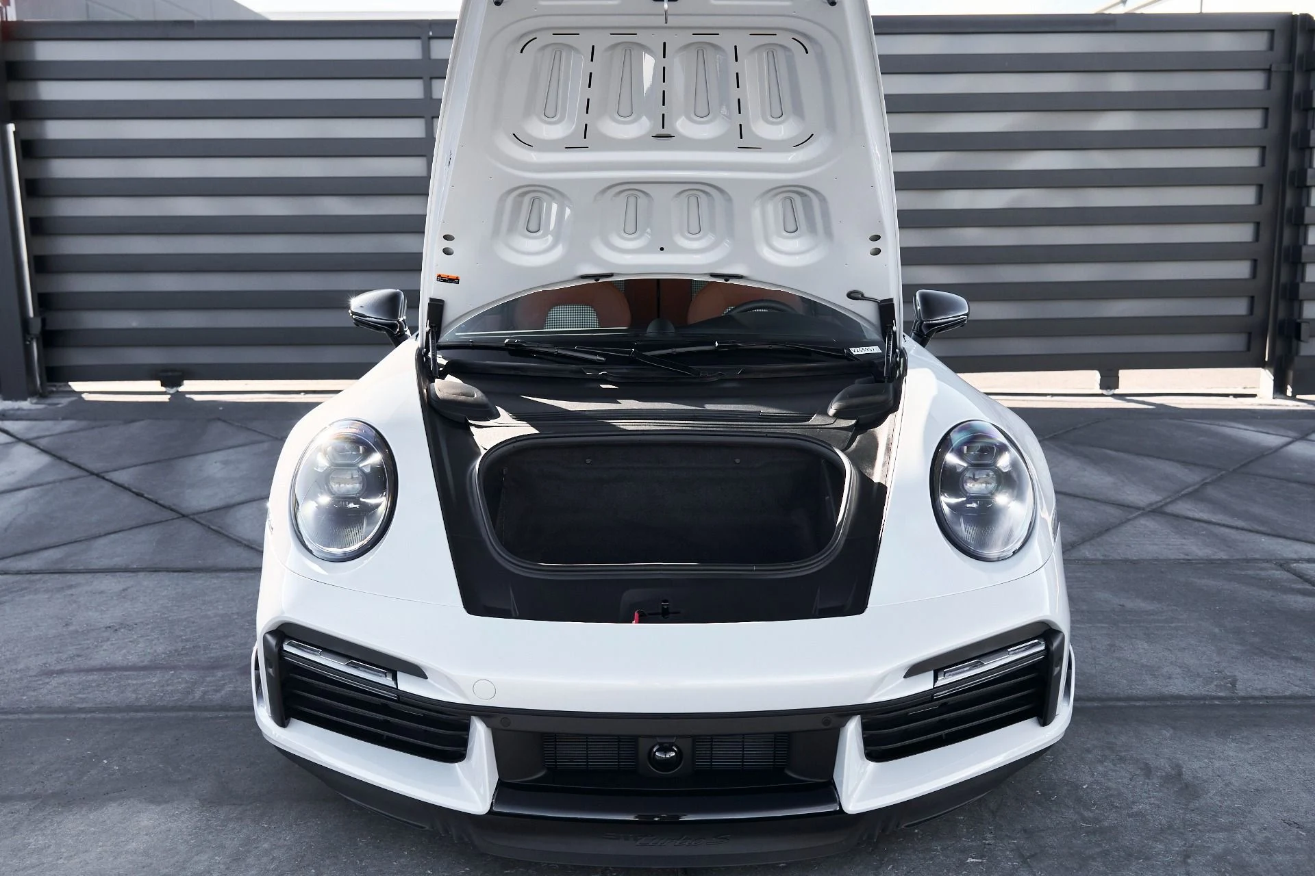 mph017_3782669600_Used_2025_Porsche_911_Turbo_1761097464_88d4121833