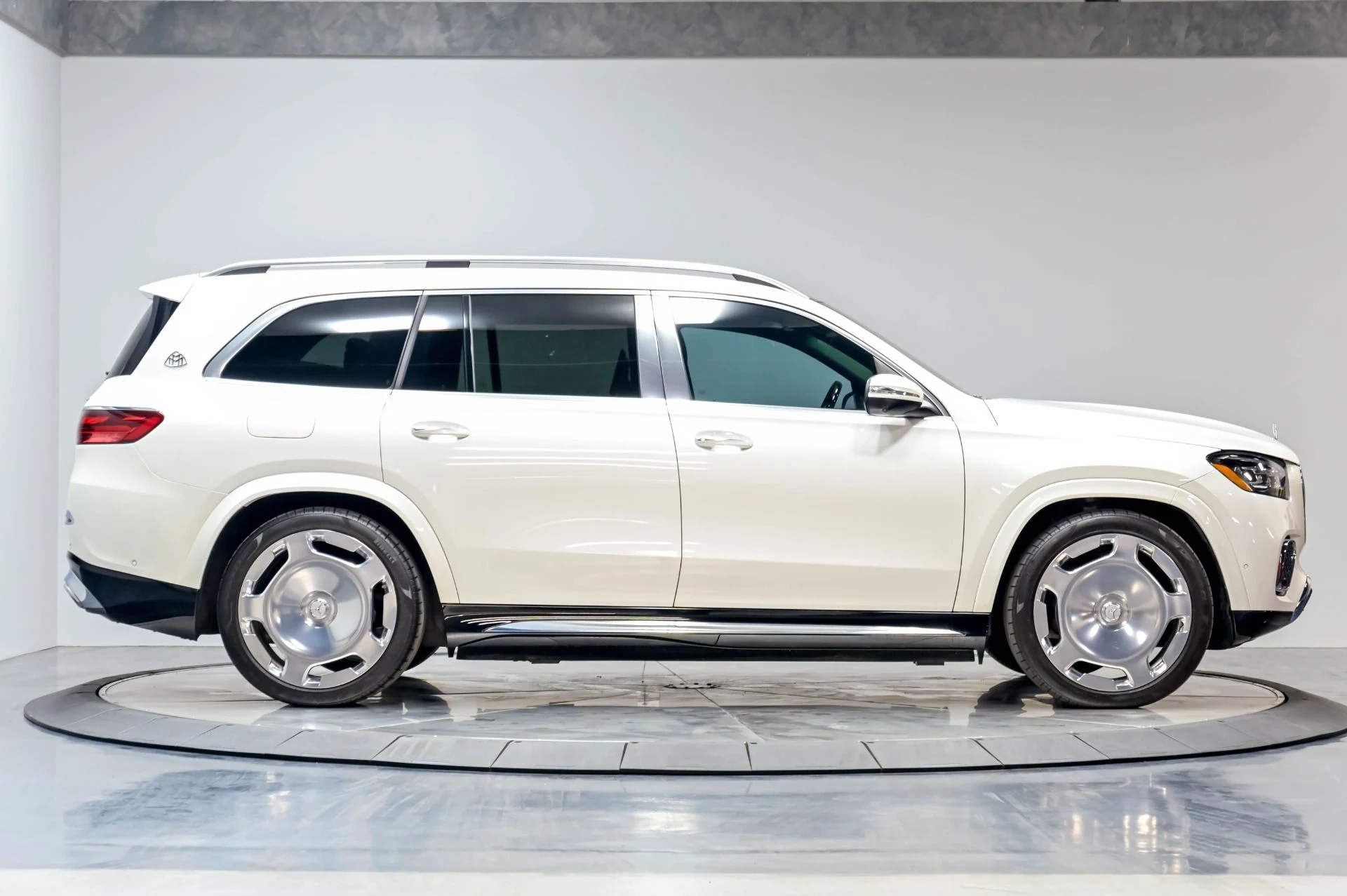 mph017_3786971396_Used_2024_Mercedes_Benz_GLS_Maybach_GLS_600_4_MATIC_1780345753_73ed05a393