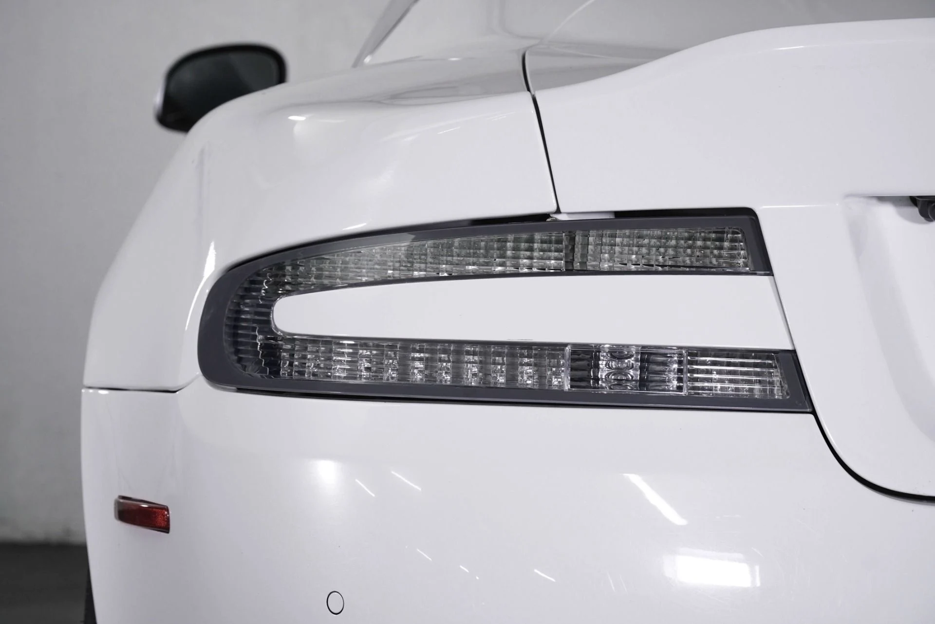 mph017_3795060504_Used_2015_Aston_Martin_DB_9_1781892981_56d1c3b678