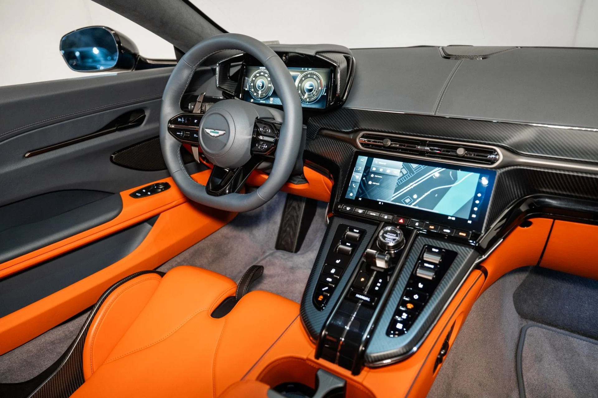 mph017_3802245868_Used_2025_Aston_Martin_Vantage_Coupe_1737041109_006ed38433