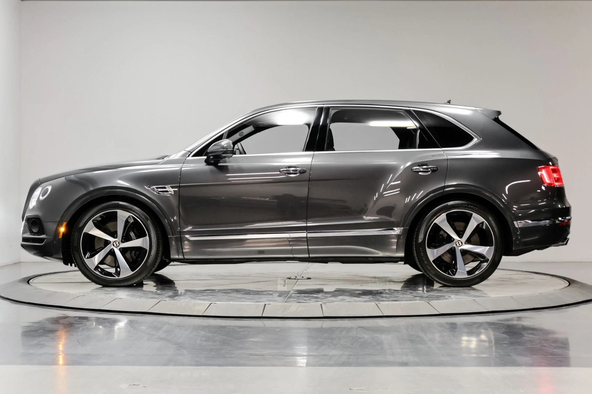 mph017_3804648291_Used_2020_Bentley_Bentayga_V8_1761664862_6115587c7d