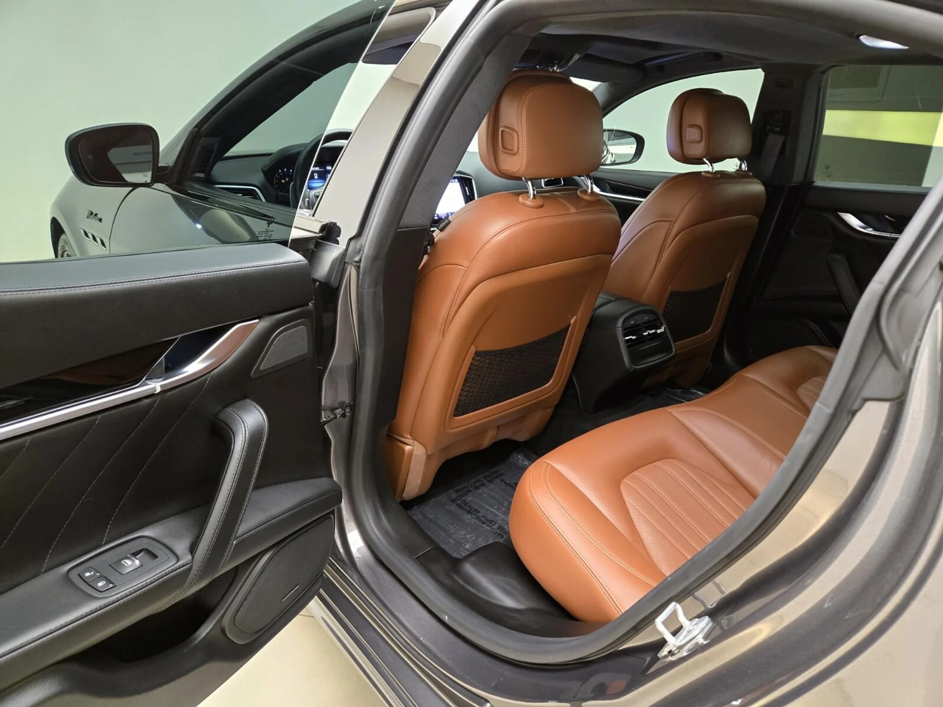 mph017_3807904817_Used_2022_Maserati_Ghibli_Modena_1763108993_cb391fcf5b