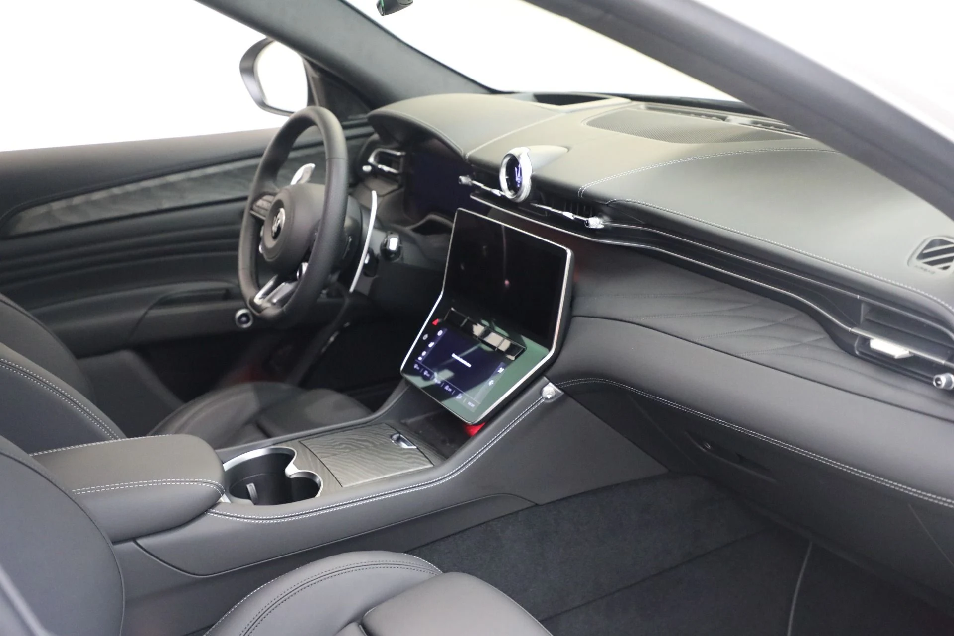 mph017_3819463105_New_2025_Maserati_Grecale_Modena_1761853714_60bb308dca