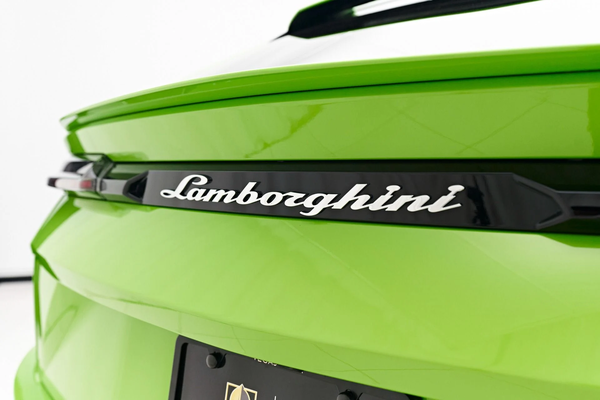 mph017_3848769012_Used_2023_Lamborghini_Urus_S_1692657144_db1a140758