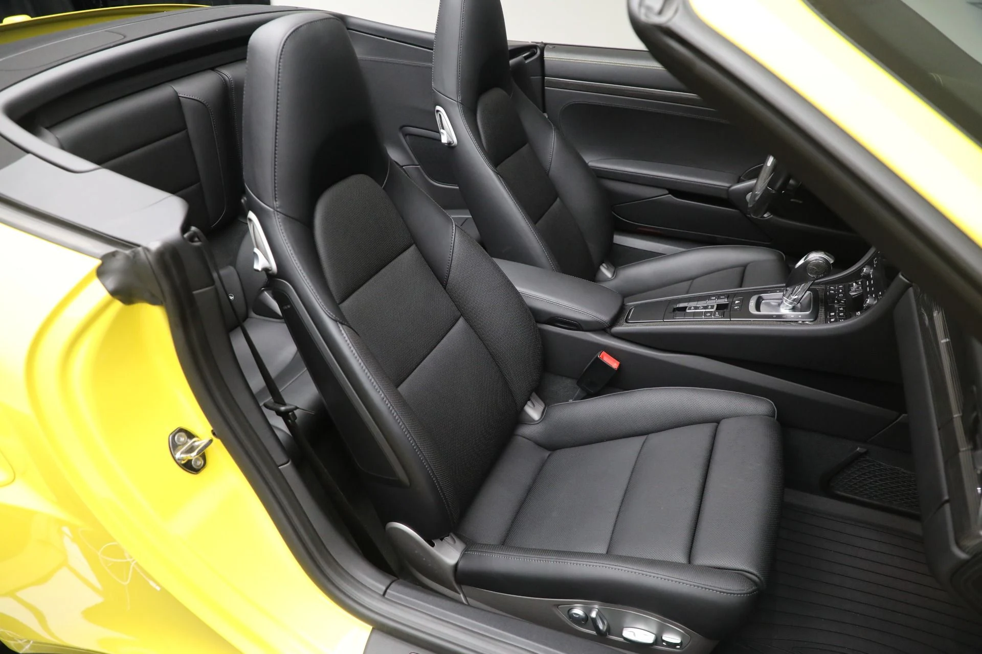 mph017_3850561239_Used_2017_Porsche_911_Turbo_Cabriolet_b8e2be54f7