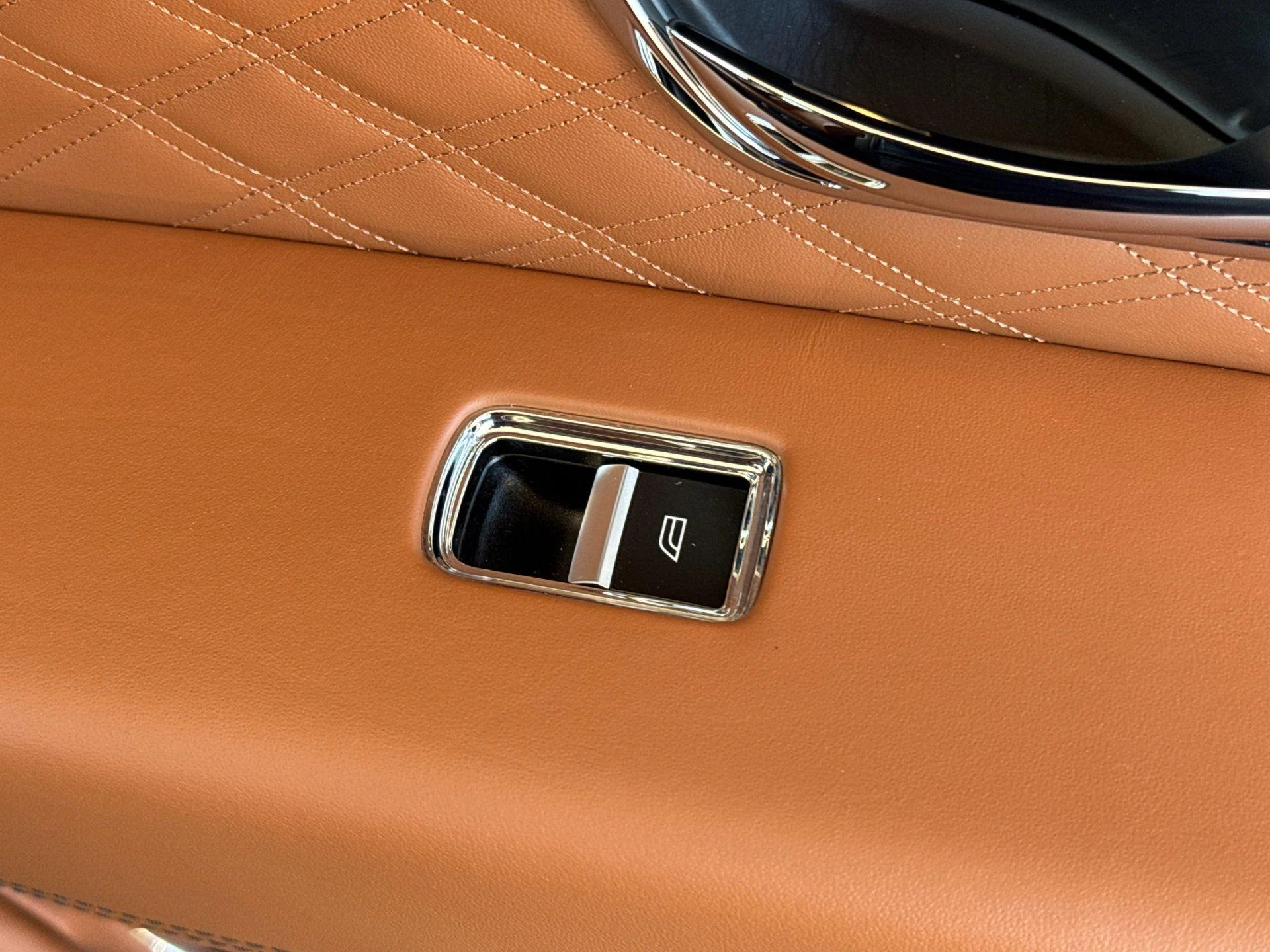 mph017_3858918931_Used_2023_Bentley_Bentayga_EWB_Azure_1786613171_79ce226219