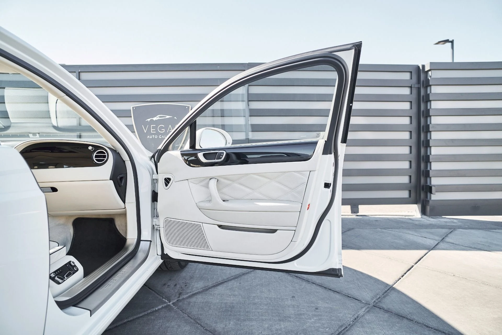 mph017_386982913_Used_2012_Bentley_Continental_Flying_Spur_1765853743_a1bd53e941