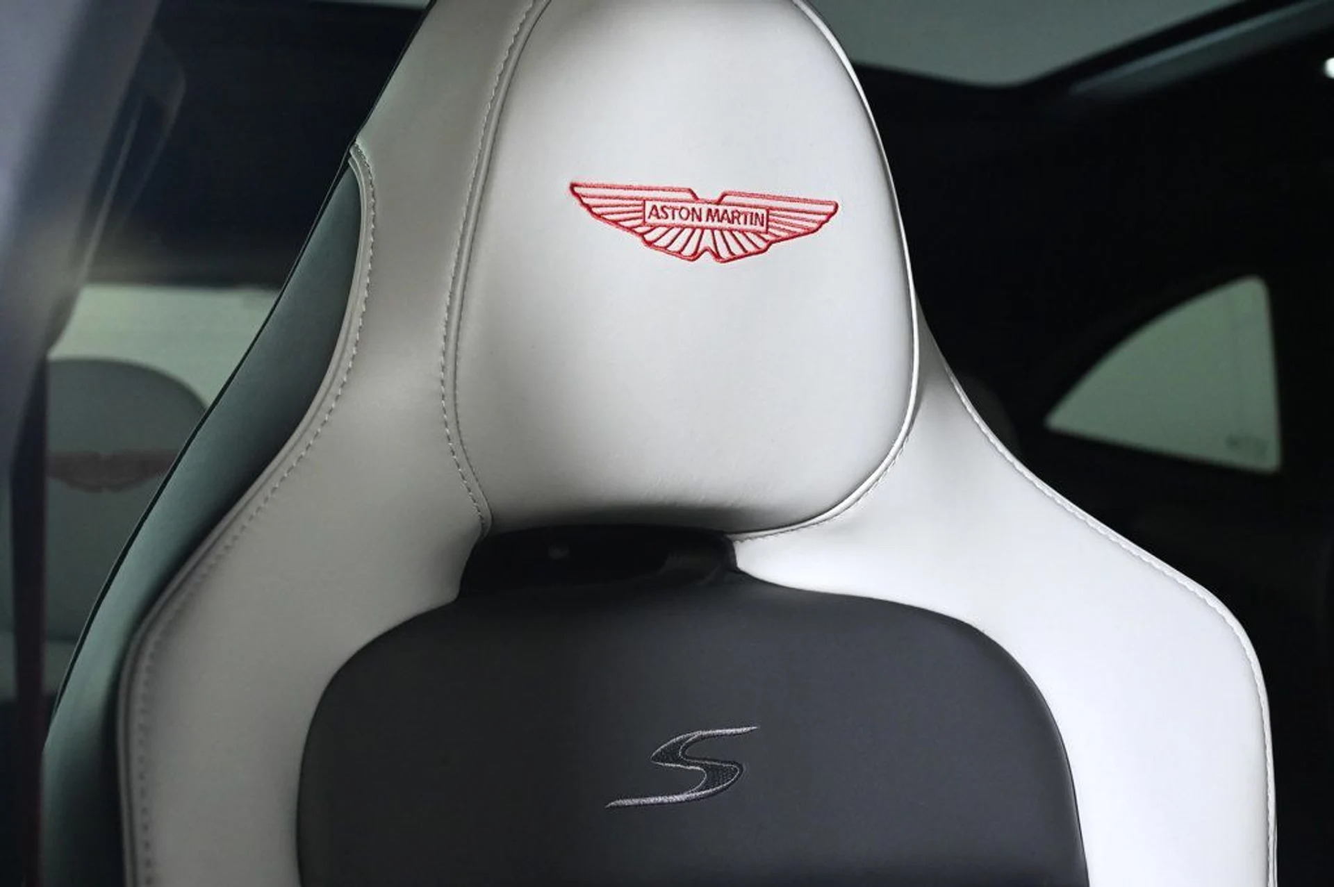 mph017_3871924207_new_2026_aston_martin_dbx_sawd_11350_23000820_17_1024_bcad6d04f5