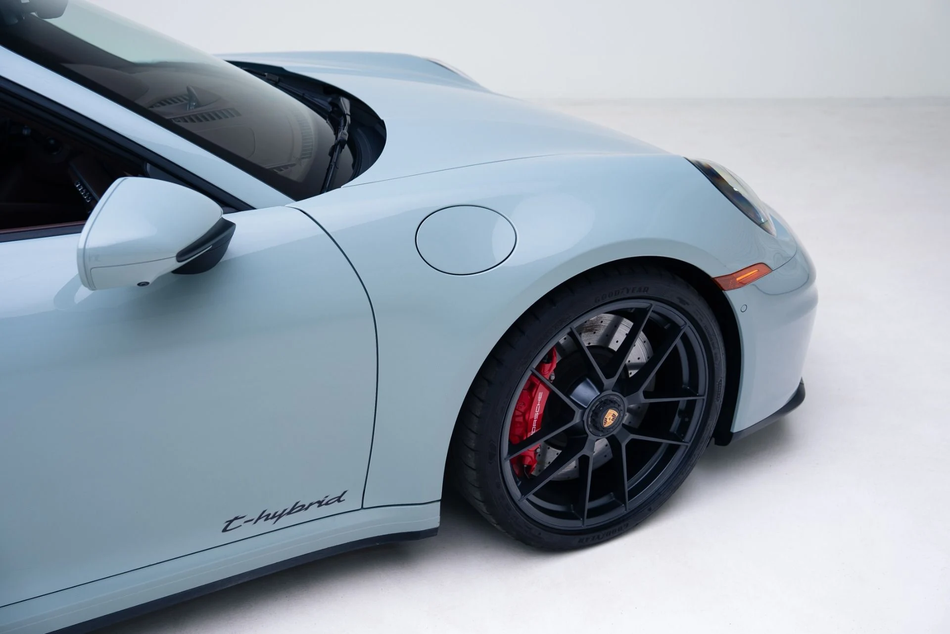 mph017_3872277175_Used_2025_Porsche_911_Carrera_4_GTS_1768865202_61bf7fc910