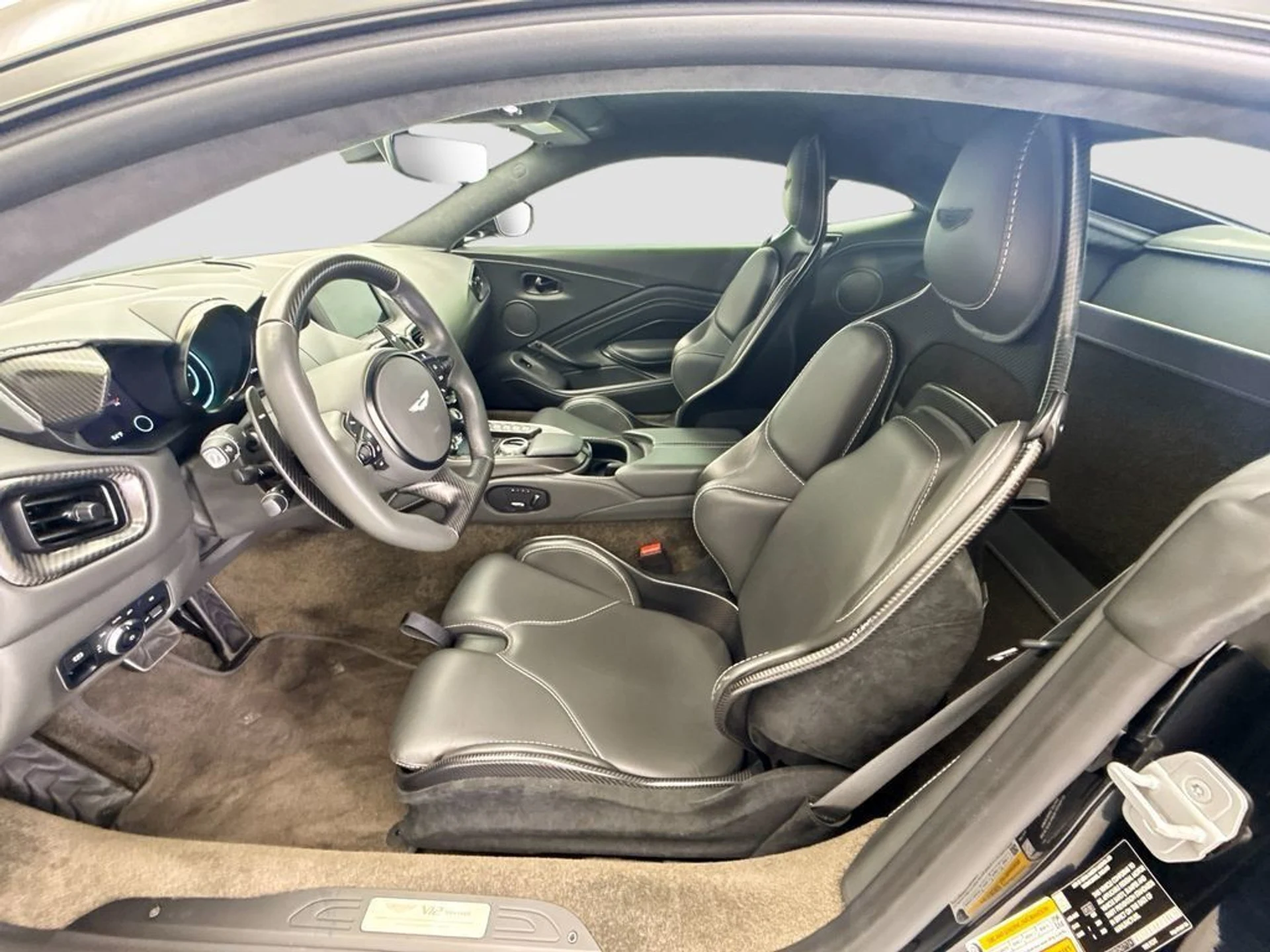 mph017_3872826078_used_2023_aston_martin_vantage_v12coupe_8119_23004338_18_1024_978512d025