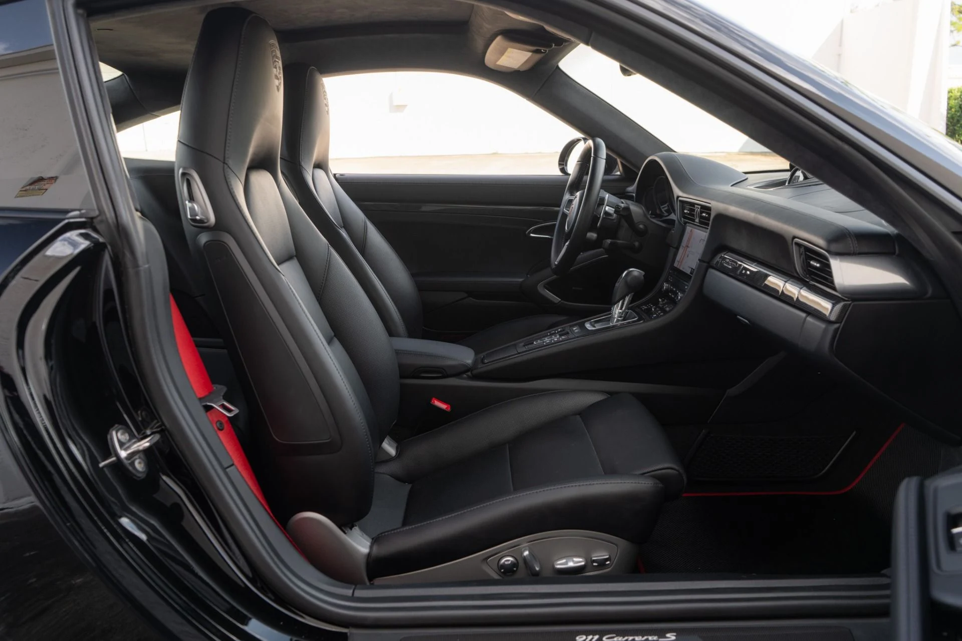 mph017_3874672723_Used_2017_Porsche_911_Carrera_S_1759960379_66a7f33331