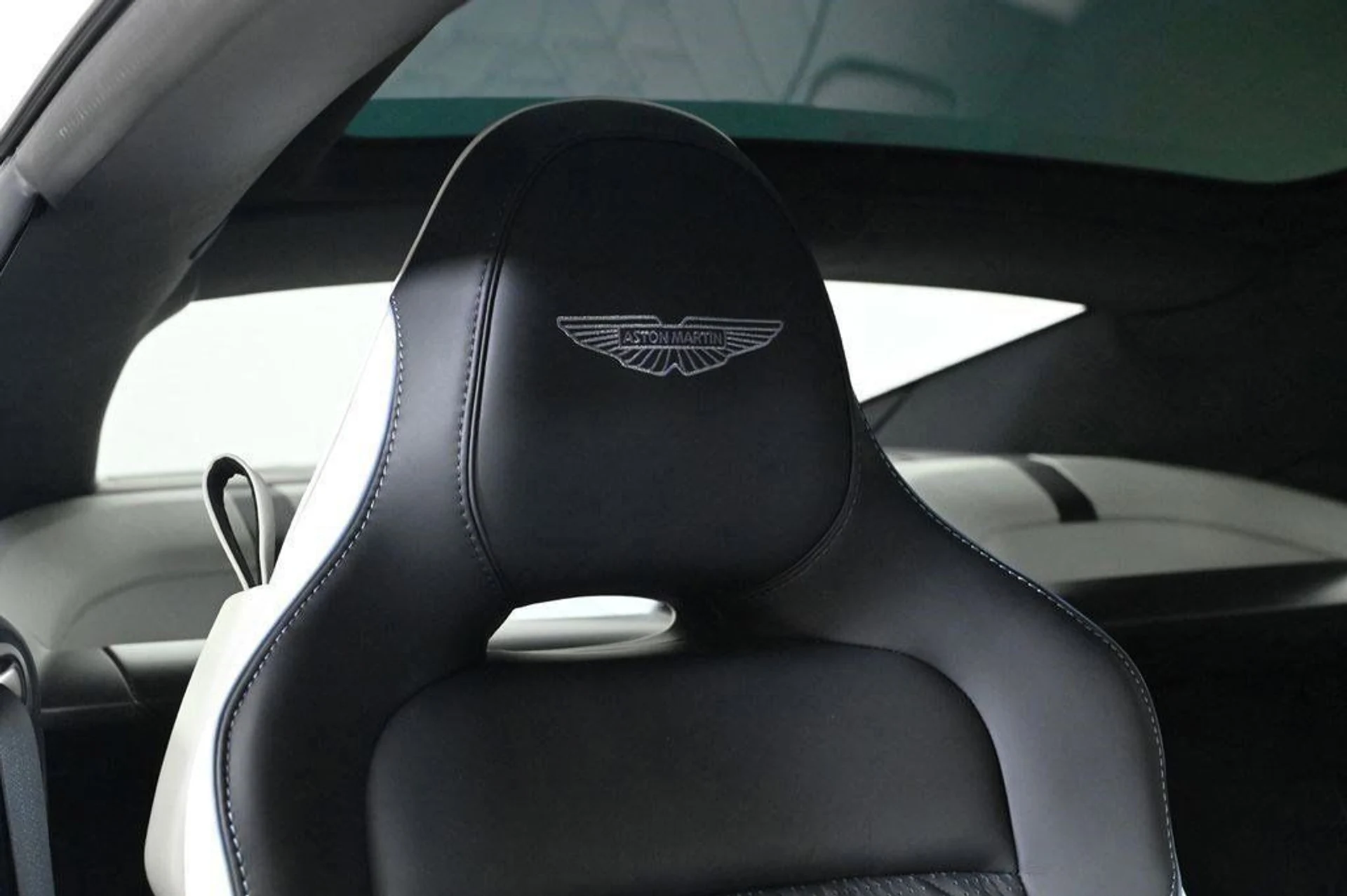 mph017_3885656853_new_2025_aston_martin_vanquish_coupe_11350_22854857_17_1024_fd6510a631
