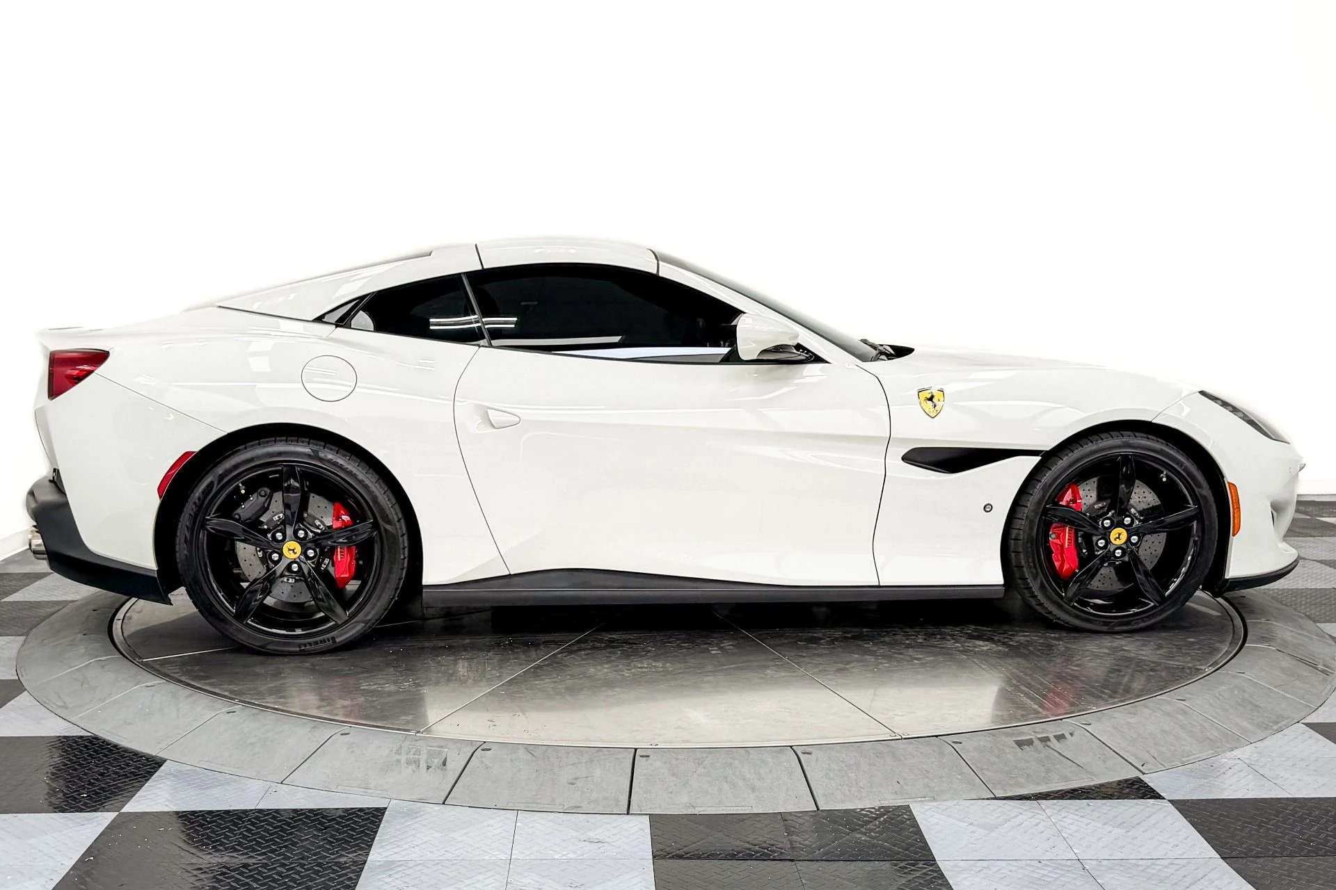 mph017_3889890915_Used_2020_Ferrari_Portofino_591_Horsepower_Two_Tone_Interior_1782839445_45bdc12595