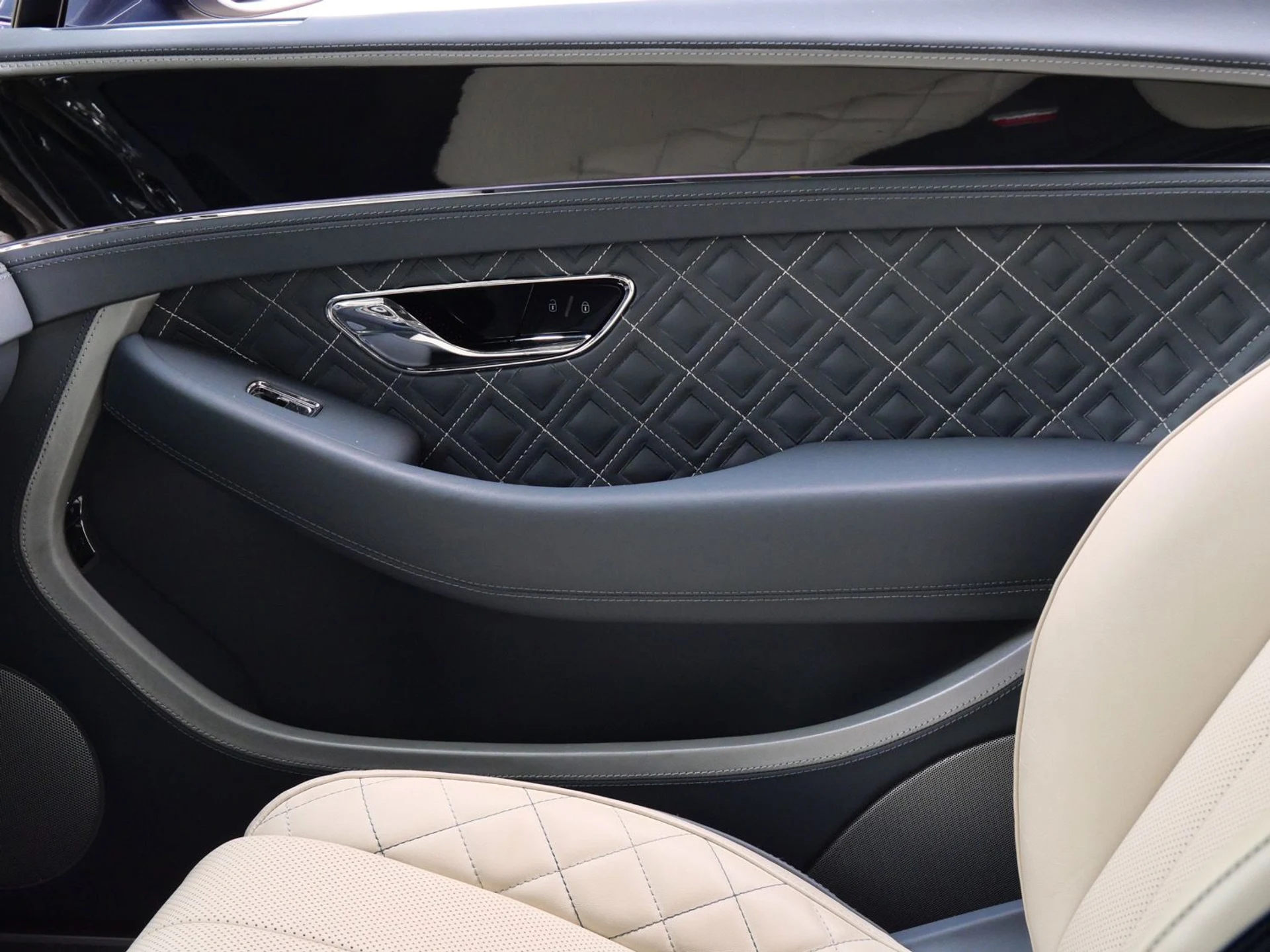 mph017_3891337759_eb93f7c3f2dc7f81acc2e021a4760f71x_eb4f2f677b