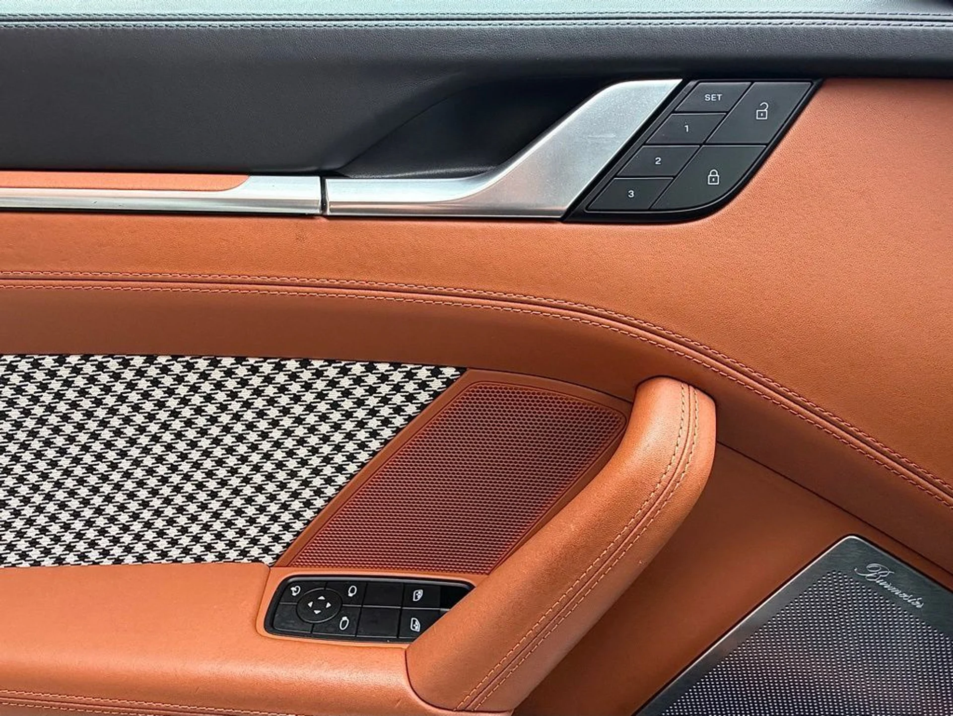 mph017_3900015281_cf955f311128a0639b672ee7cb60eb60x_0cae76ab59