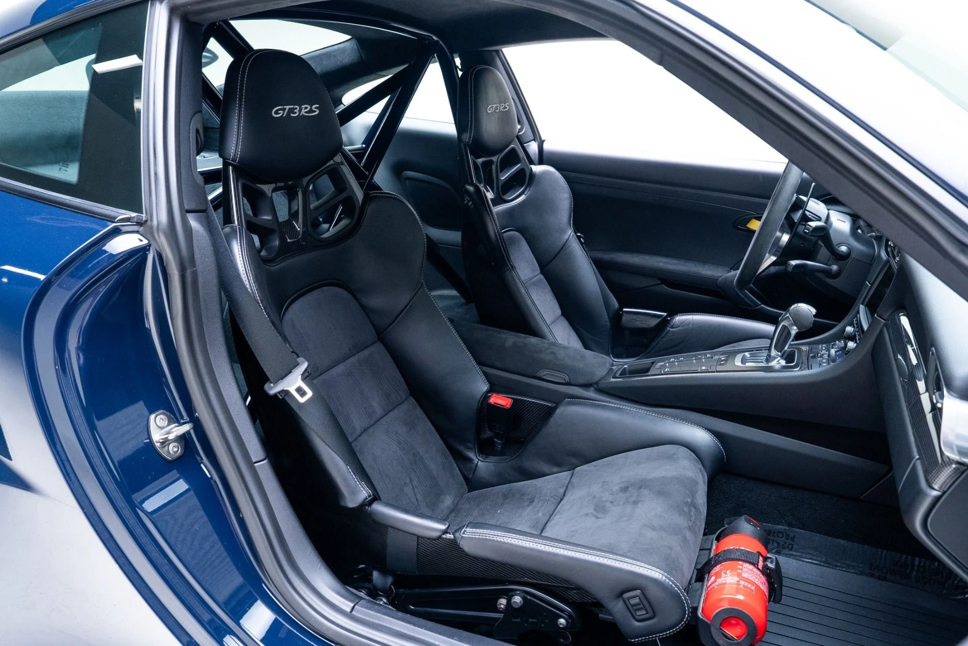 mph017_390305314_Used_2016_Porsche_911_GT_3_RS_1774462832_3e9c423ded