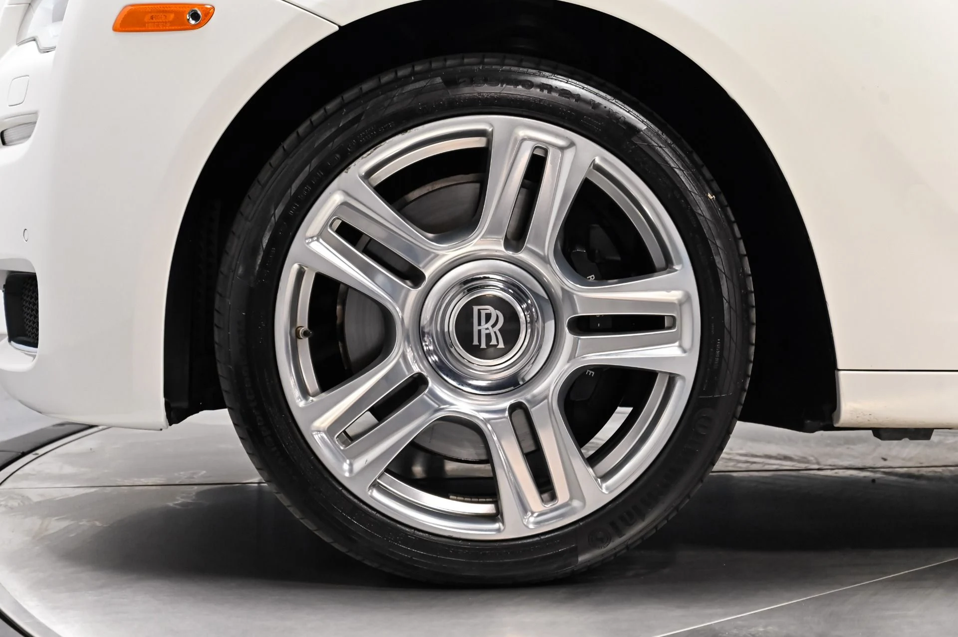 mph017_3908288804_Used_2017_Rolls_Royce_Ghost_Base_1793114215_e1f081060f