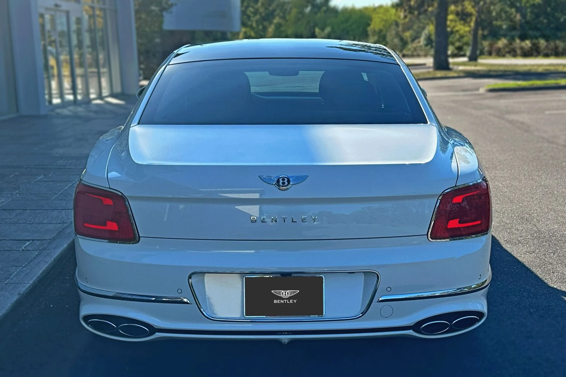 mph017_3910340797_Used_2022_Bentley_Flying_Spur_V8_1759839159_7f18c16889