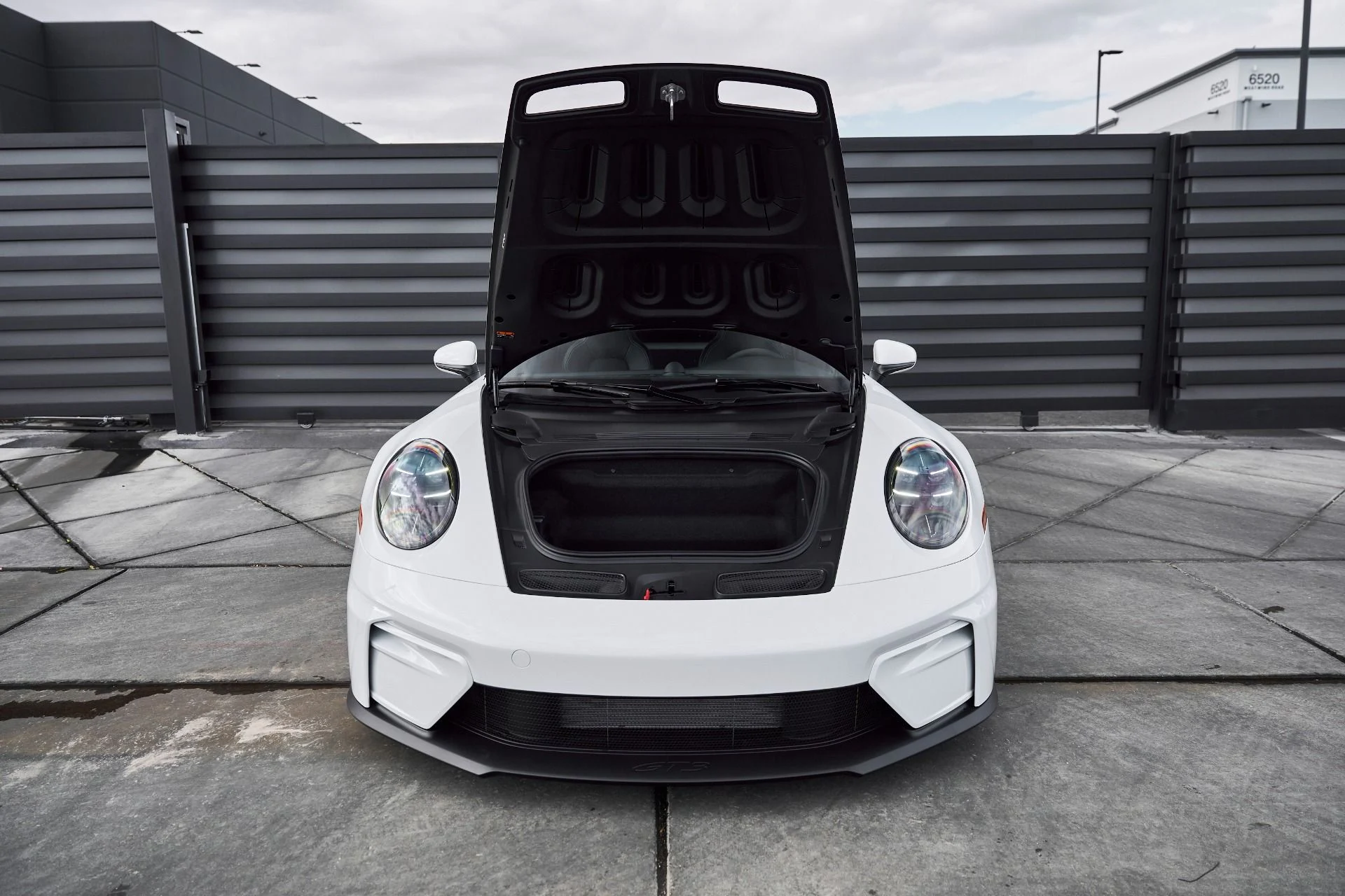 mph017_3934970821_Used_2025_Porsche_911_GT_3_1766797592_10e46544cd