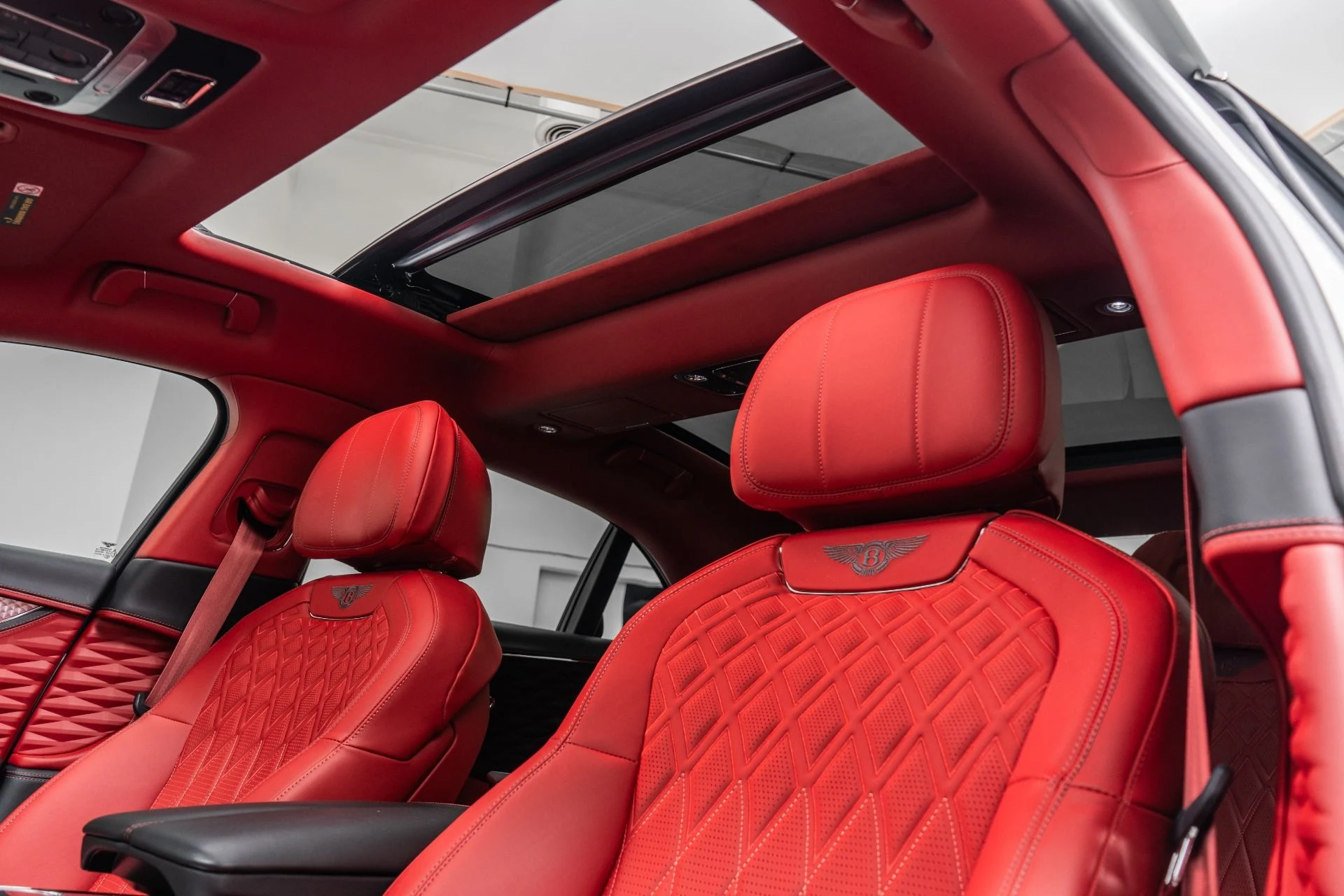 mph017_3942821209_Used_2022_Bentley_Flying_Spur_V8_Great_Colors_Engine_Turned_Veneers_Mulliner_Package_1773426233_5dc73ab329