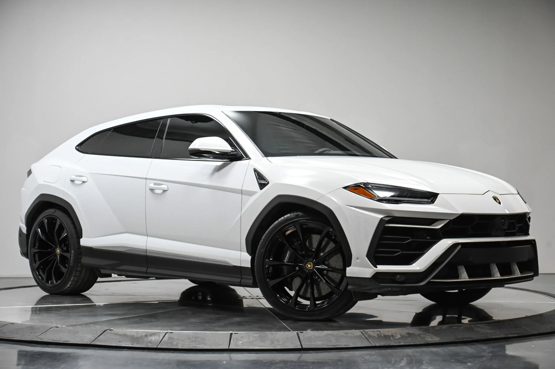 mph017_3947273241_Used_2020_Lamborghini_Urus_1770313419_123e5463b2