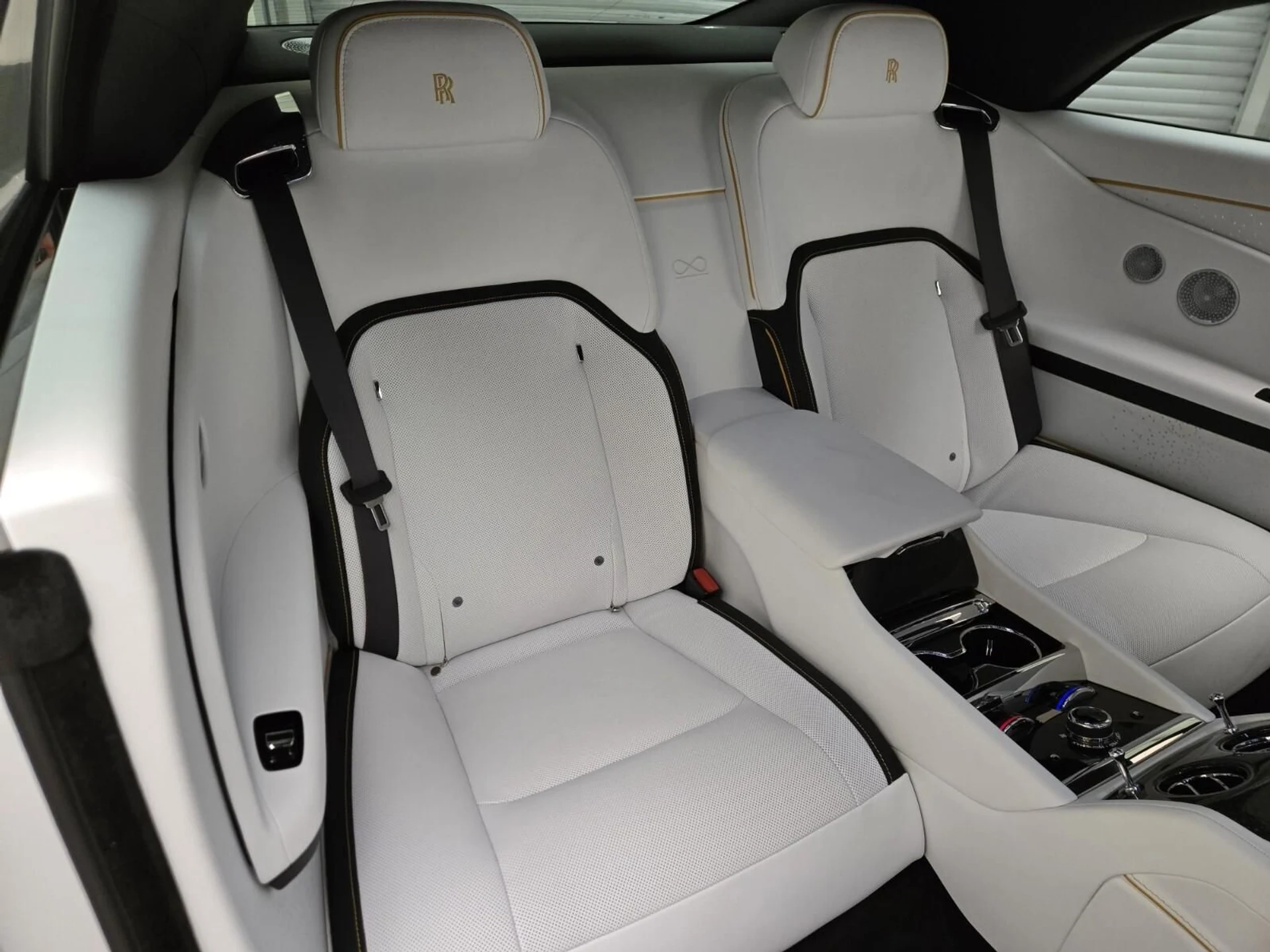 mph017_3949383798_New_2025_Rolls_Royce_Black_Badge_Spectre_1753162671_0f12b22694