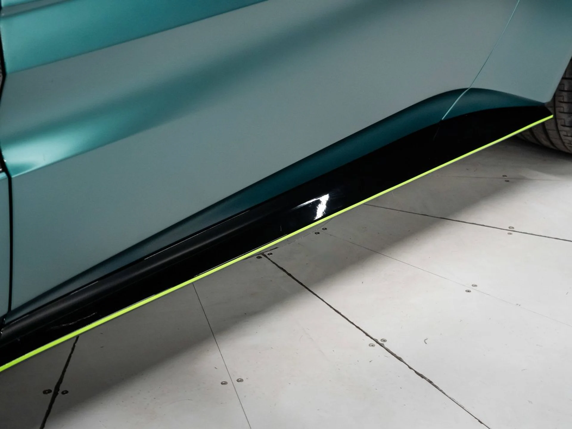 mph017_395863223_aston_martin_vantage_2023_1aad625d4b