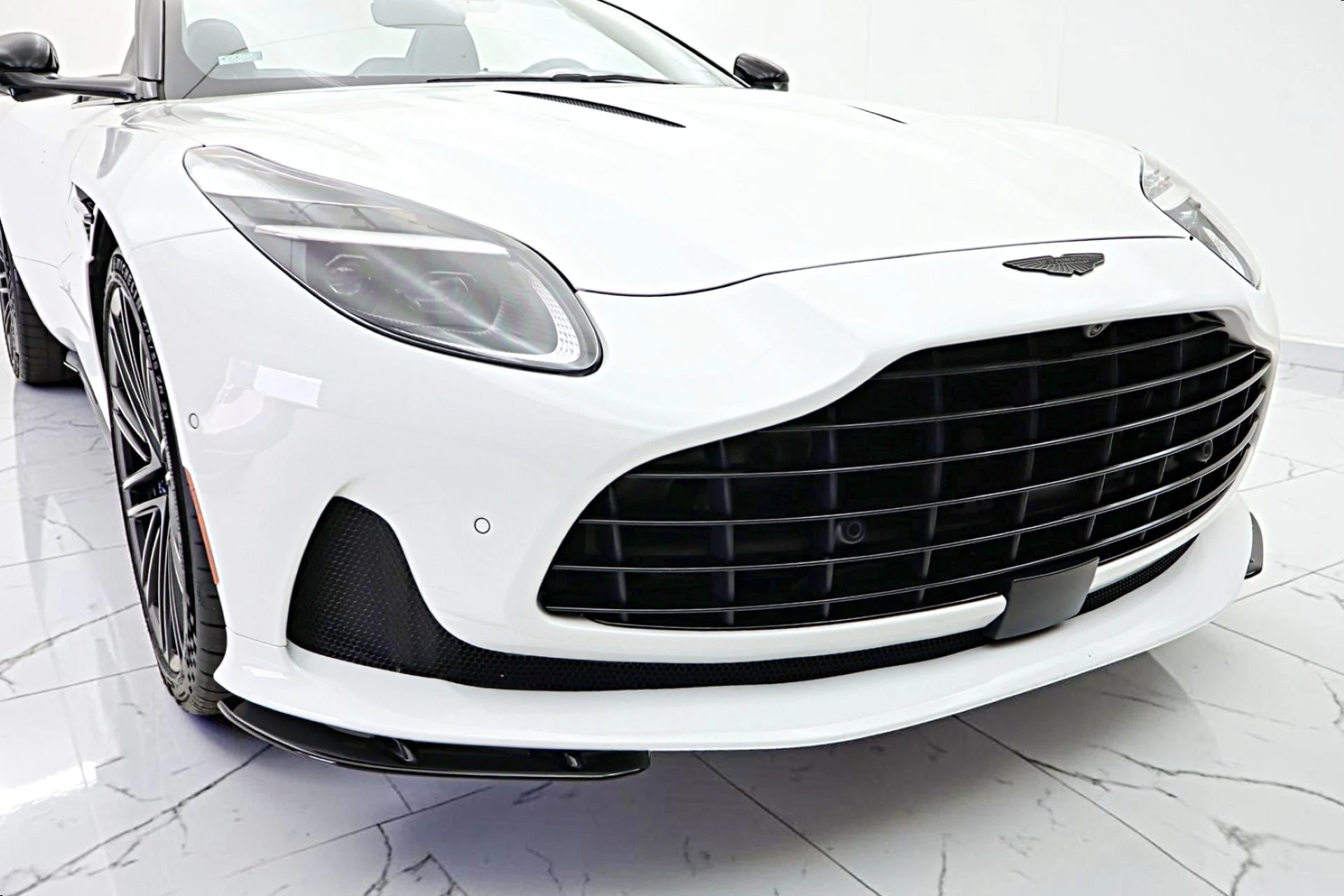 mph017_3962900816_Used_2024_Aston_Martin_DB_12_Volante_fd863c85e5