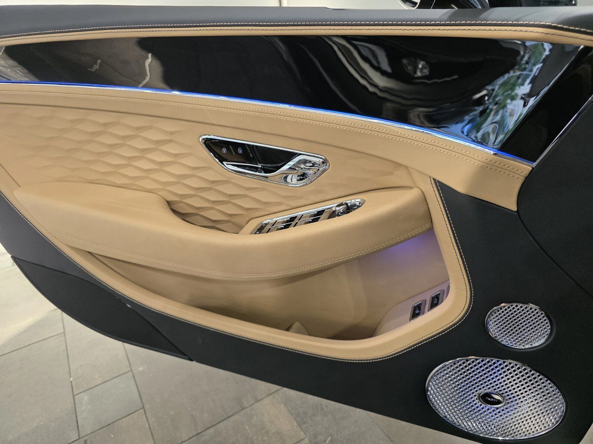 mph017_3969147841_0d1963c5f81e8abce38a973a47132605_fdad06252e