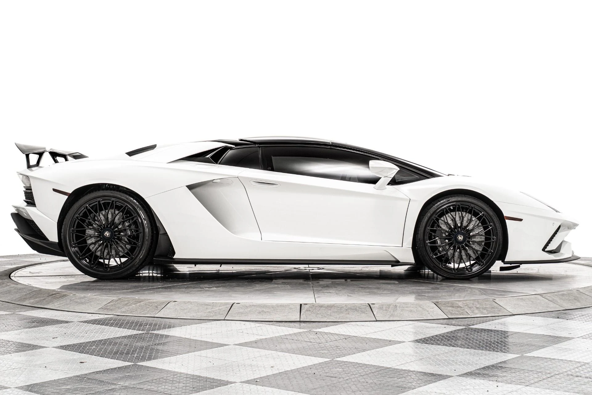 mph017_3969382172_Used_2019_Lamborghini_Aventador_LP_740_4_S_Roadster_1758210075_d8b8a9e6e9