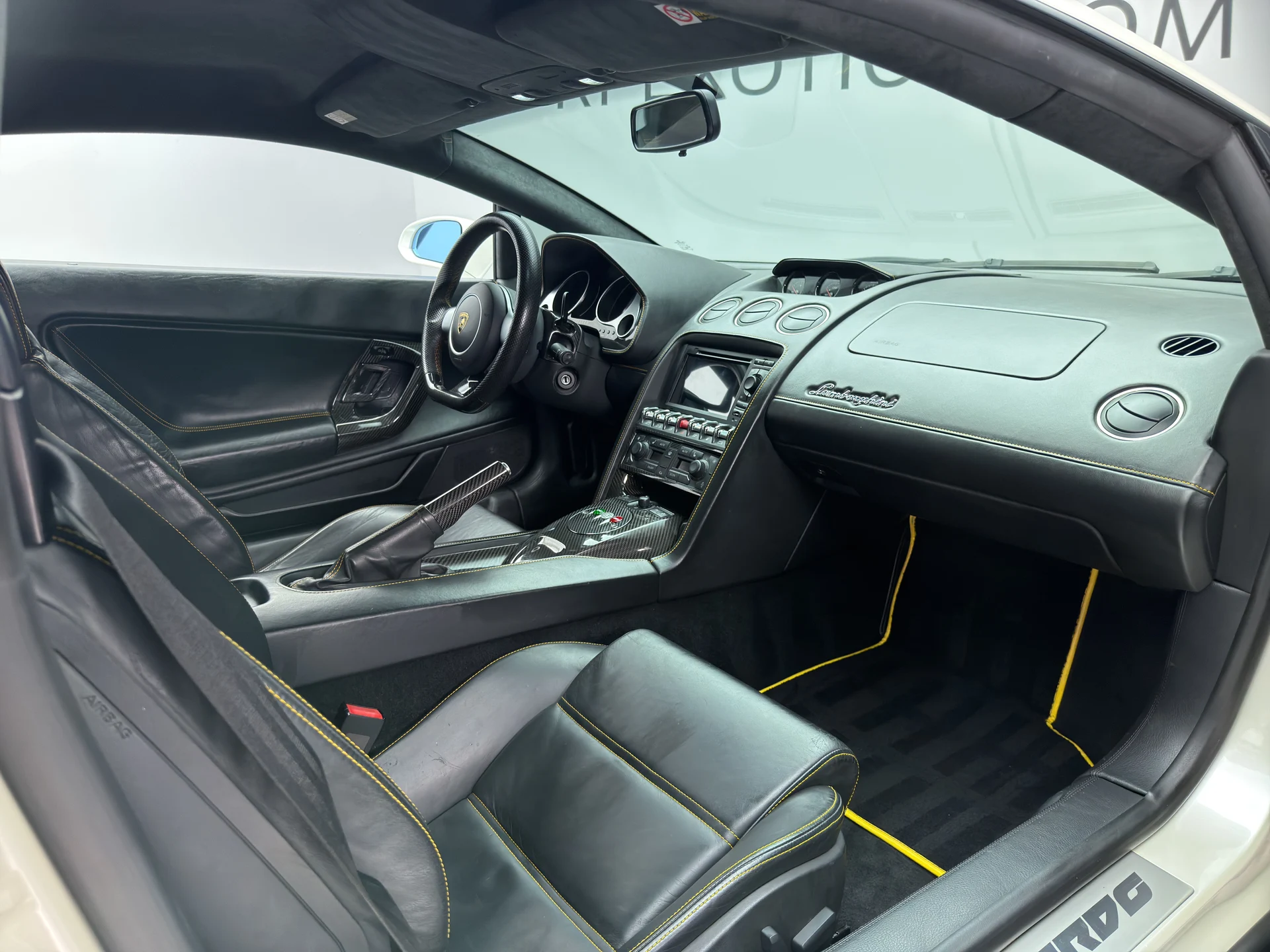 mph017_3981878656_CB_3916_interior_005_c123f298e0